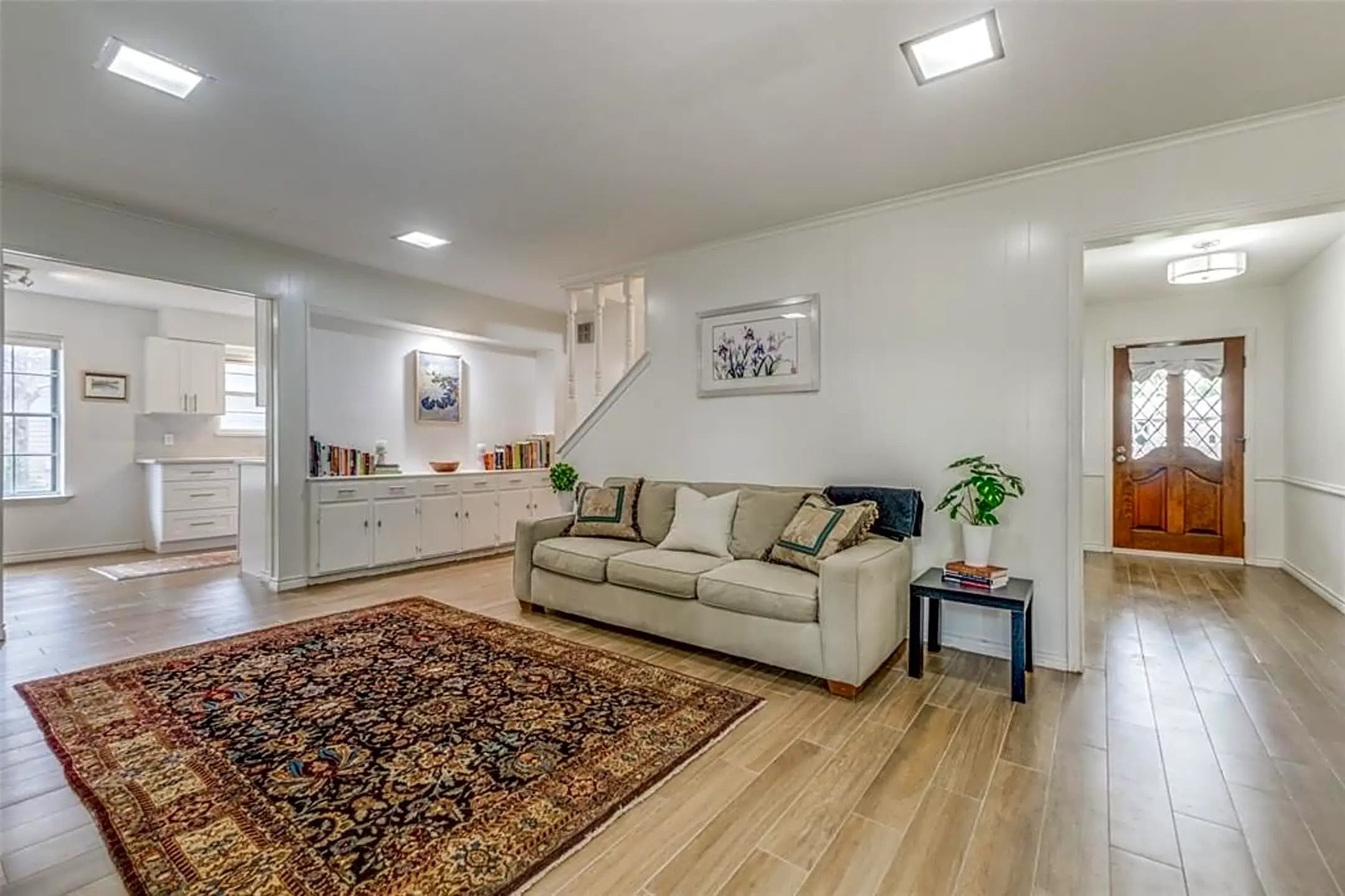 Living Room - 13411 Charcoal Ln - Farmers Branch, TX