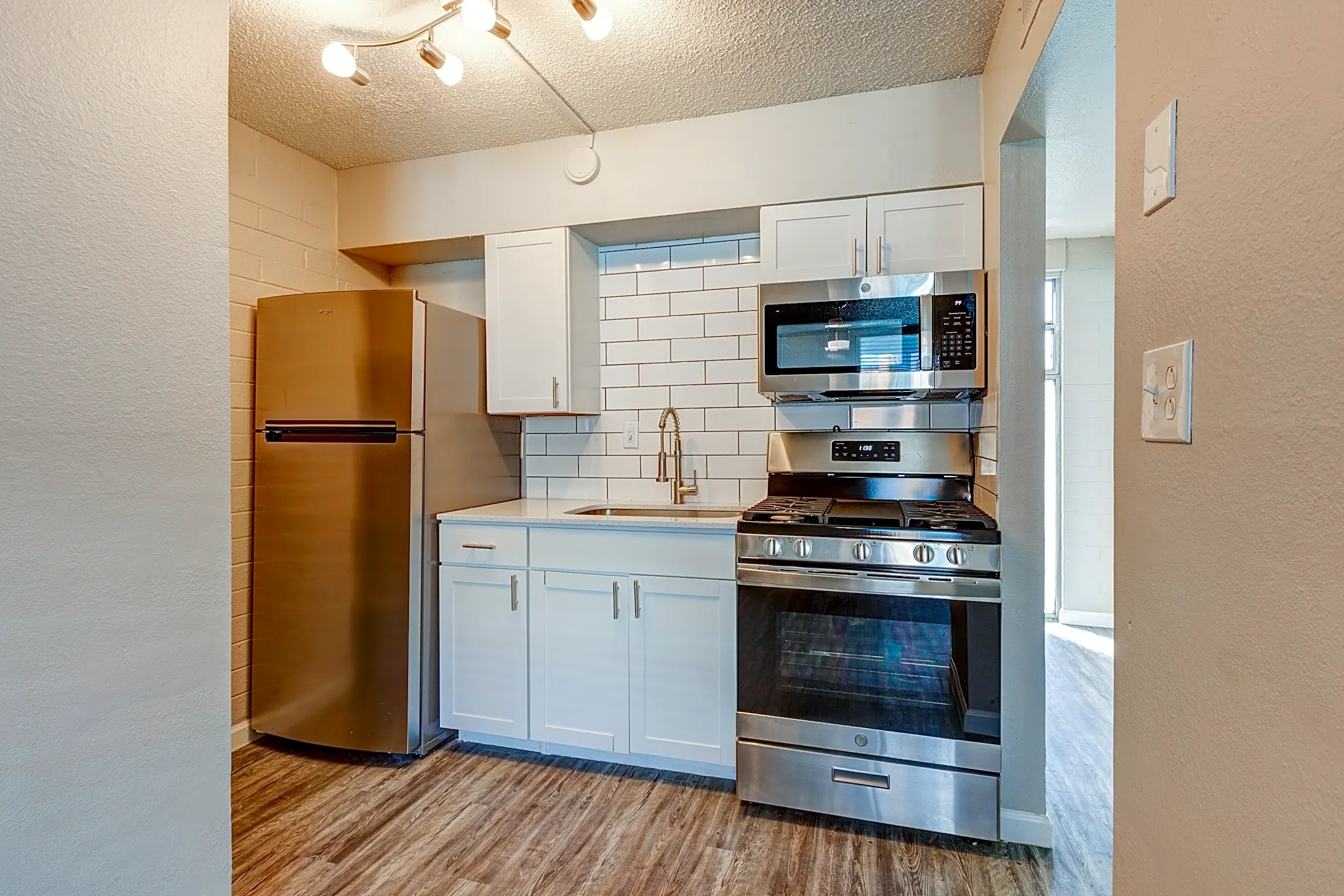 Elton Apartment Homes 2420 N 24th St Phoenix, AZ Apartments for