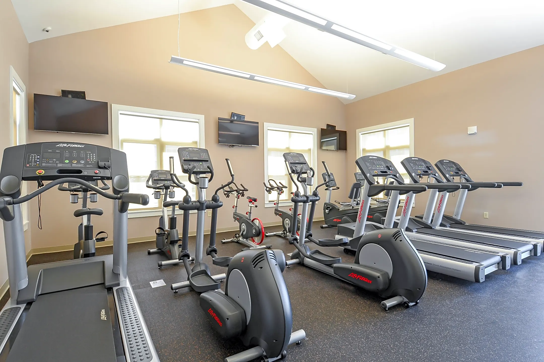 Fitness Weight Room - Tidewater at Salisbury - Salisbury, MA
