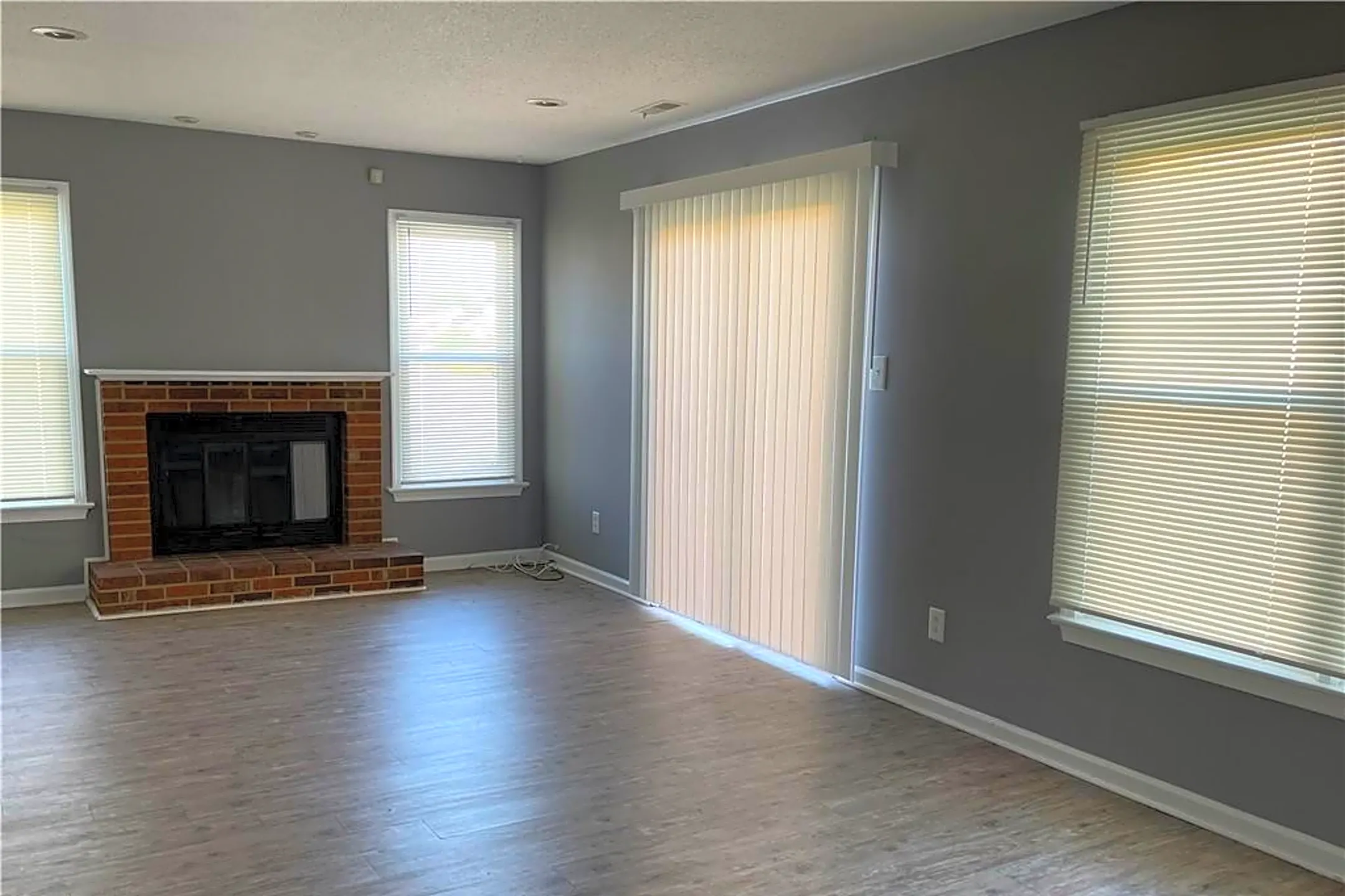Living Room - 4296 Longwood Rd - Virginia Beach, VA