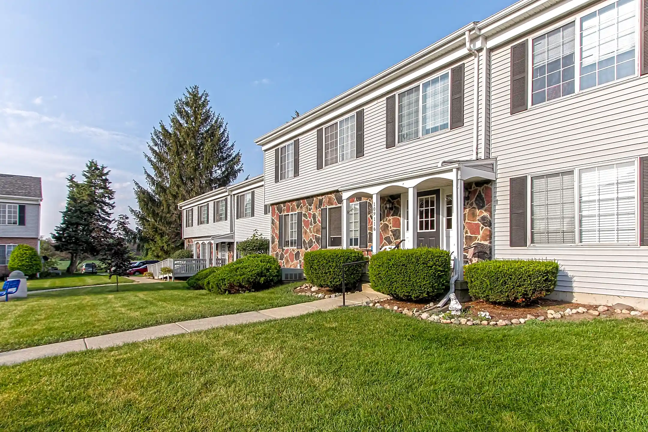 Carriage House Apartments 122 Sand Creek Hwy Adrian, MI Apartments