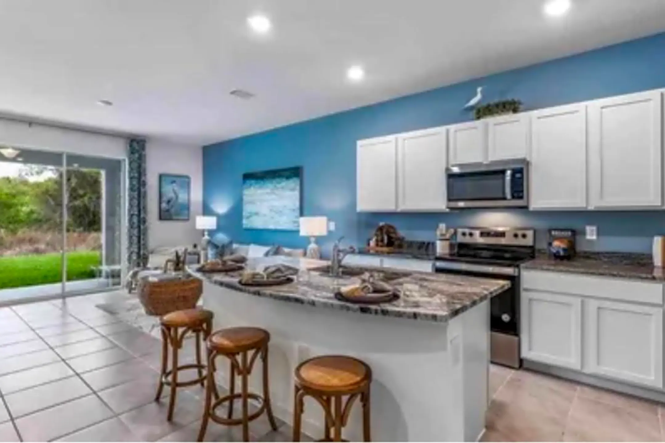 Dining Room - 17550 Crescent Moon Lp - Bradenton, FL