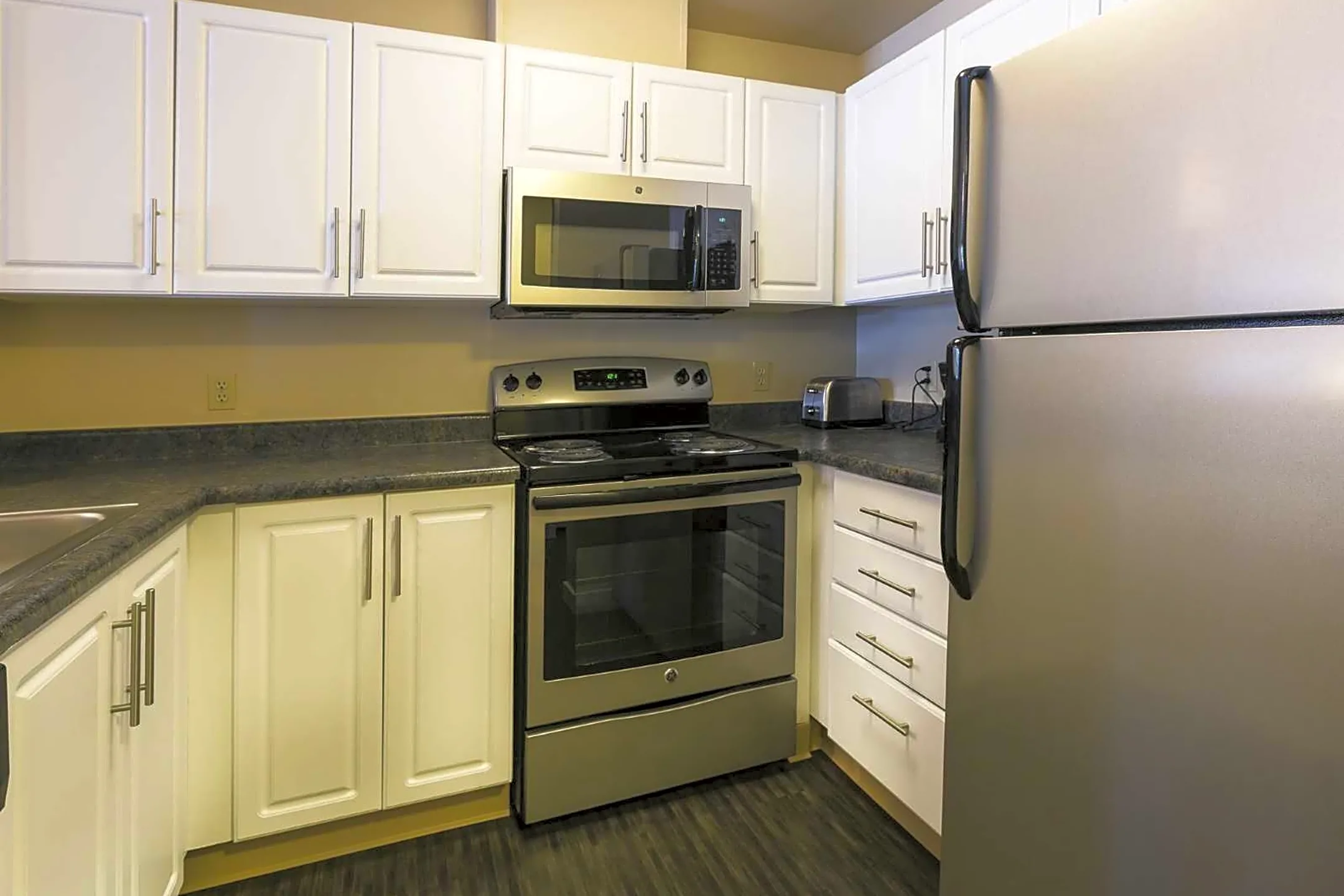 Kitchen - Cooper Apartments - Seattle, WA