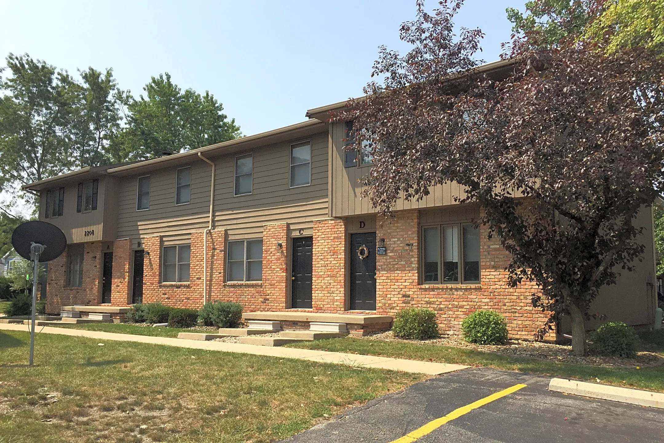 Rainbow Court Townhome 2208 Apartments - Bloomington, IL 61704