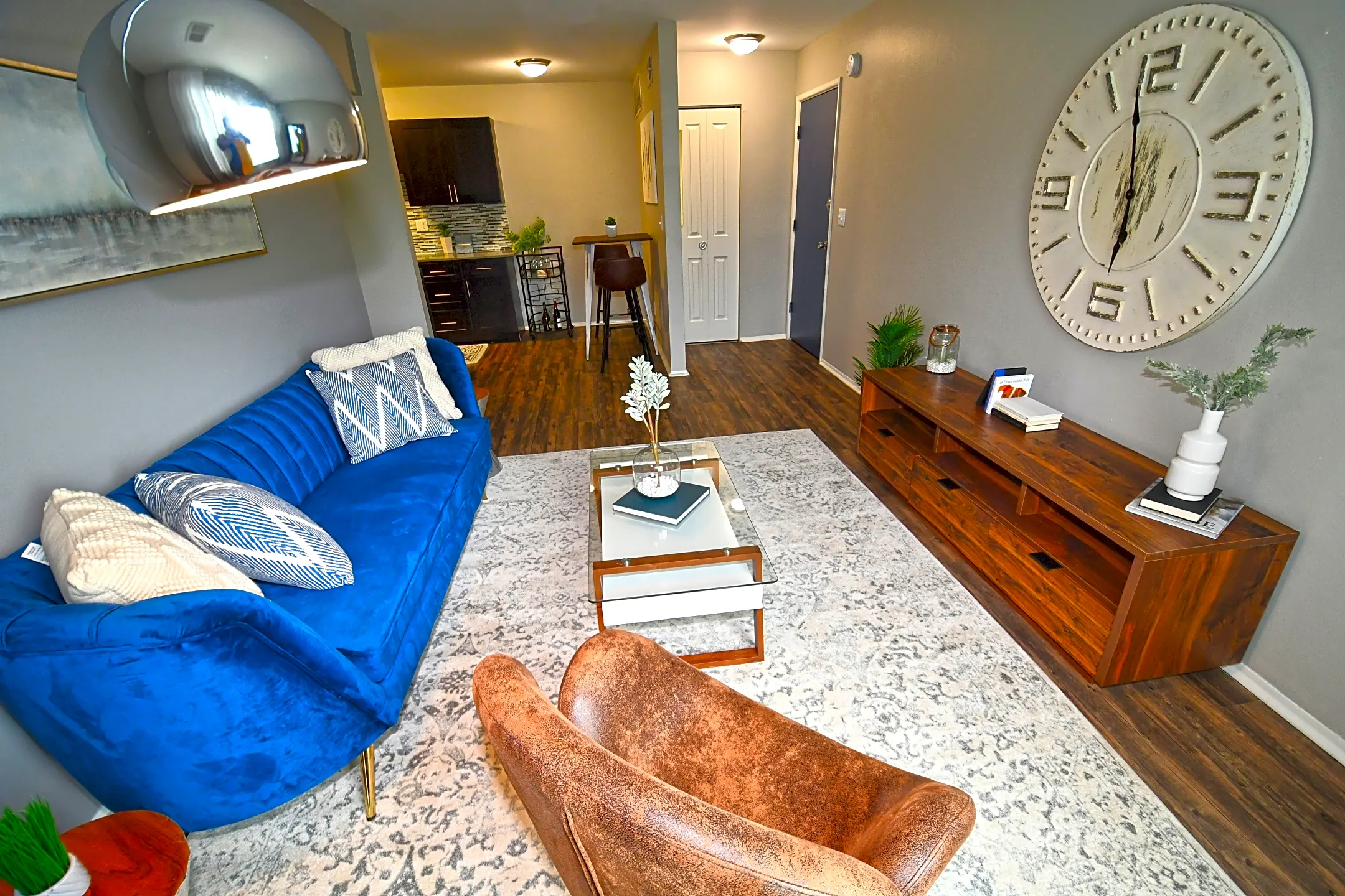 Living Room - Spice Tree Apartments - Ann Arbor, MI