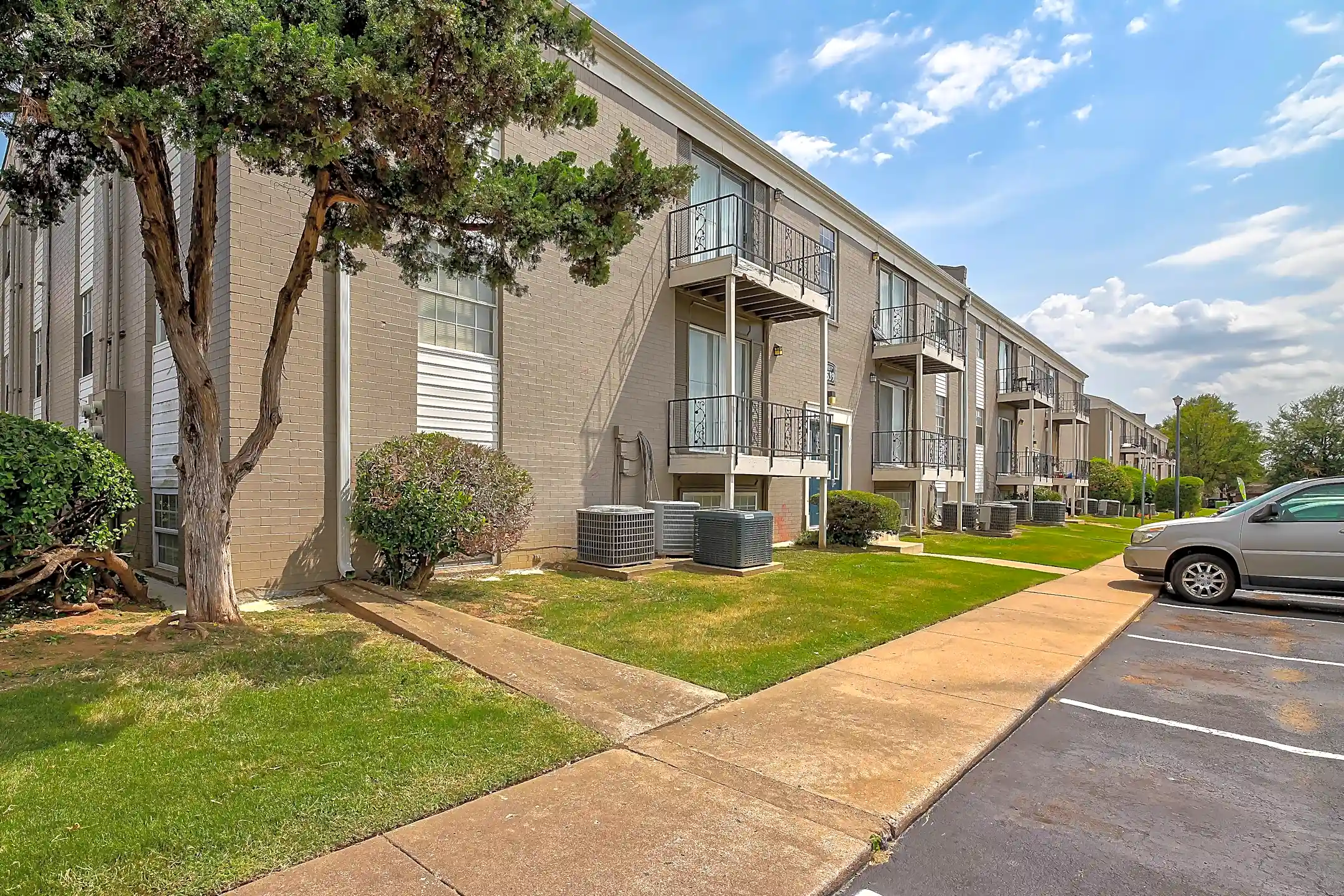 Building - Crossings at Midtown - Tulsa, OK