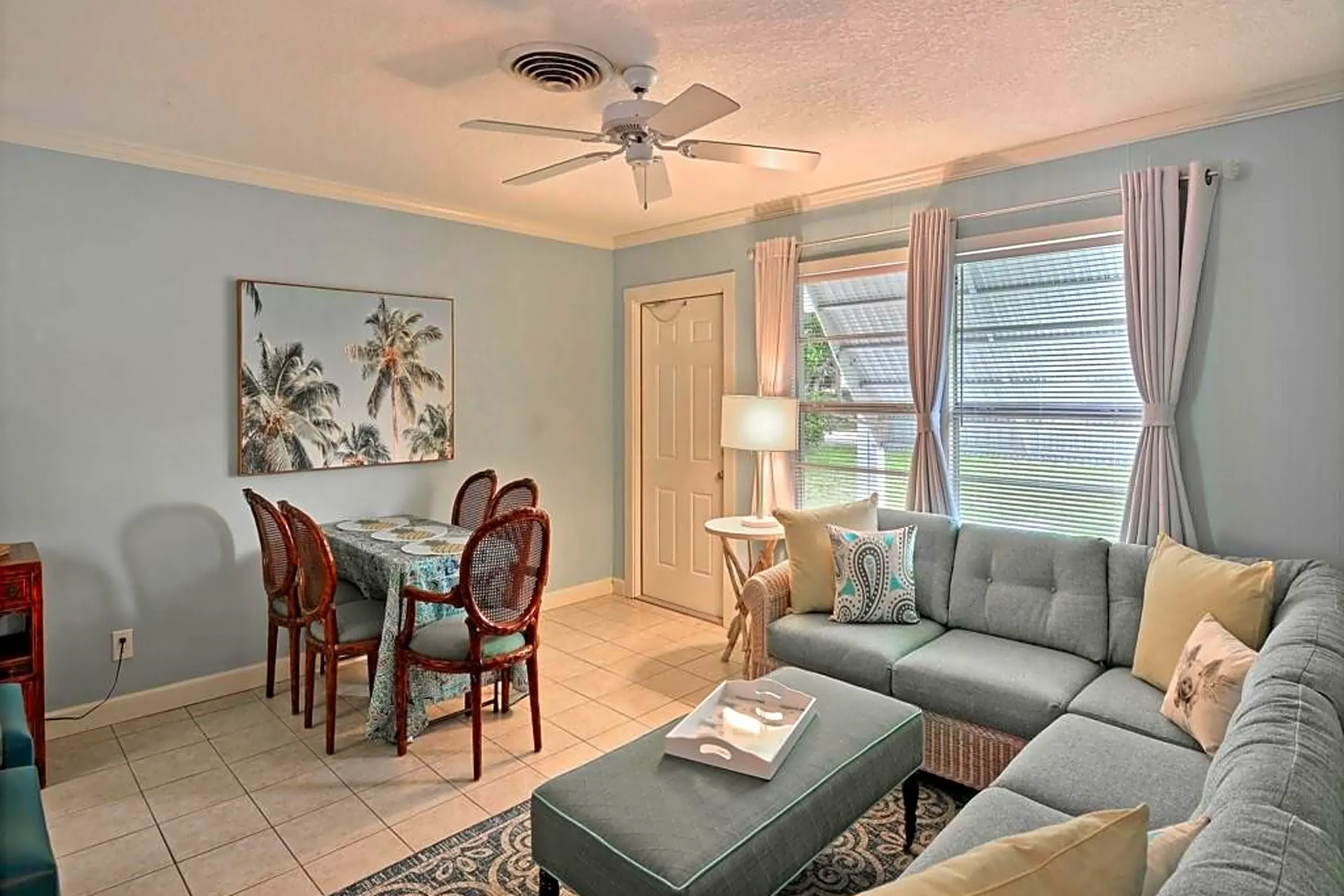 Living Room - 916 E Causeway Blvd - Vero Beach, FL
