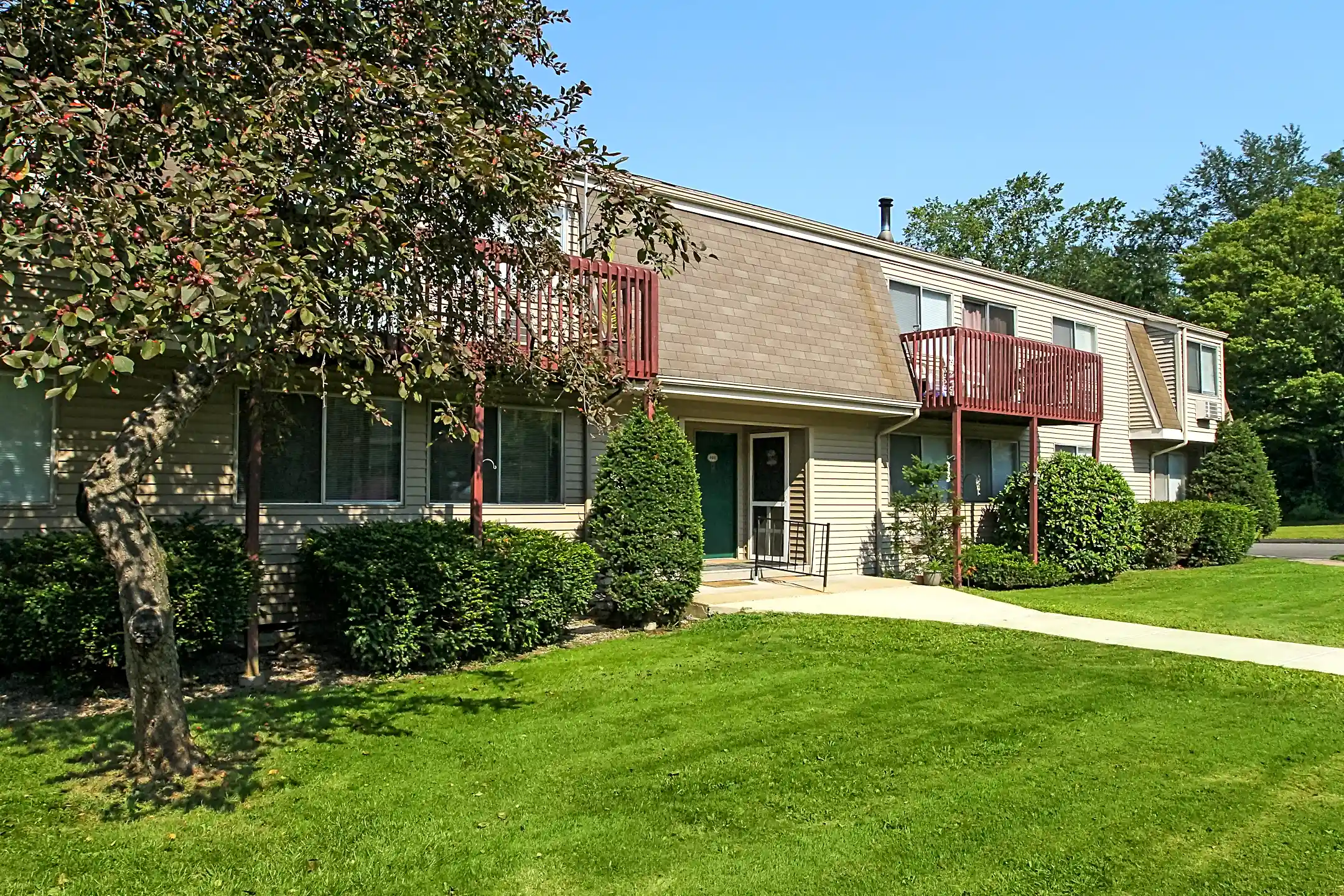 Woodgate Apartments 100 Woodgate Cir Enfield, CT for Rent Rent.