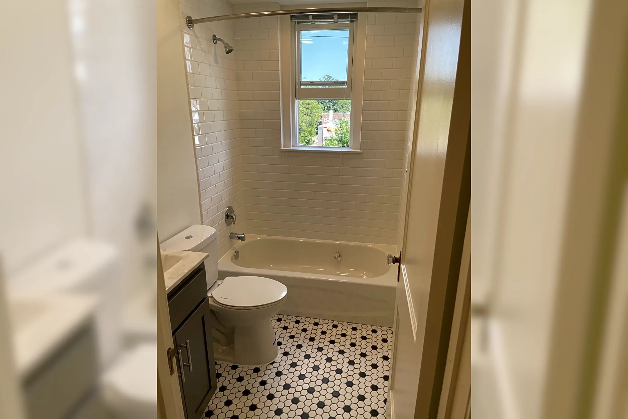 Bathroom - The Hampshire - Washington, DC