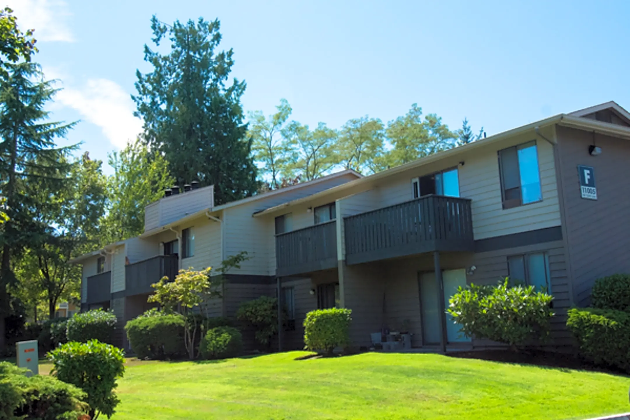 Emerson Apartments - 11010 NE 124th Ln | Kirkland, WA Apartments for ...