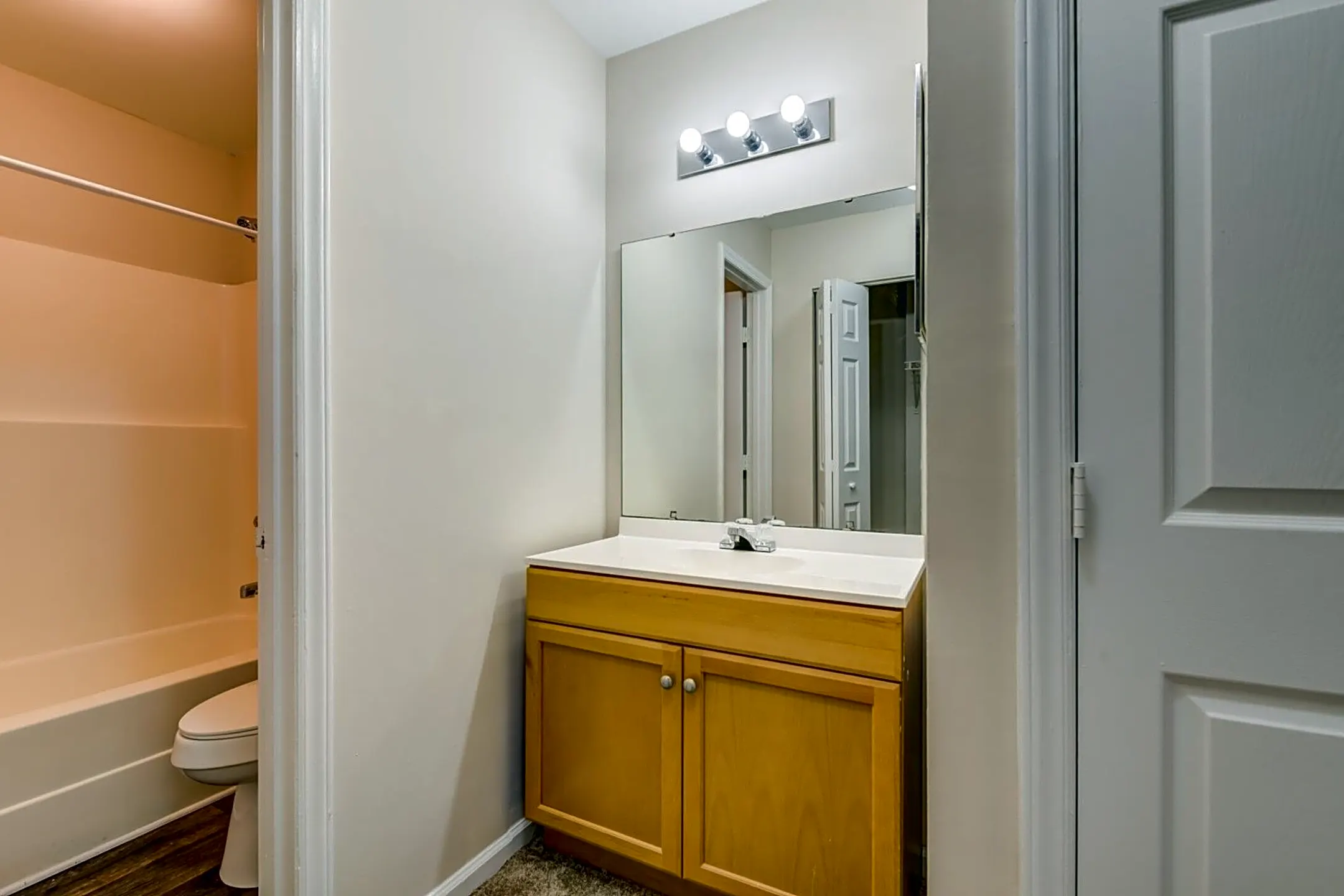 Sharon Oaks Apartments 4701 Arching Oak Ln Charlotte, NC Apartments