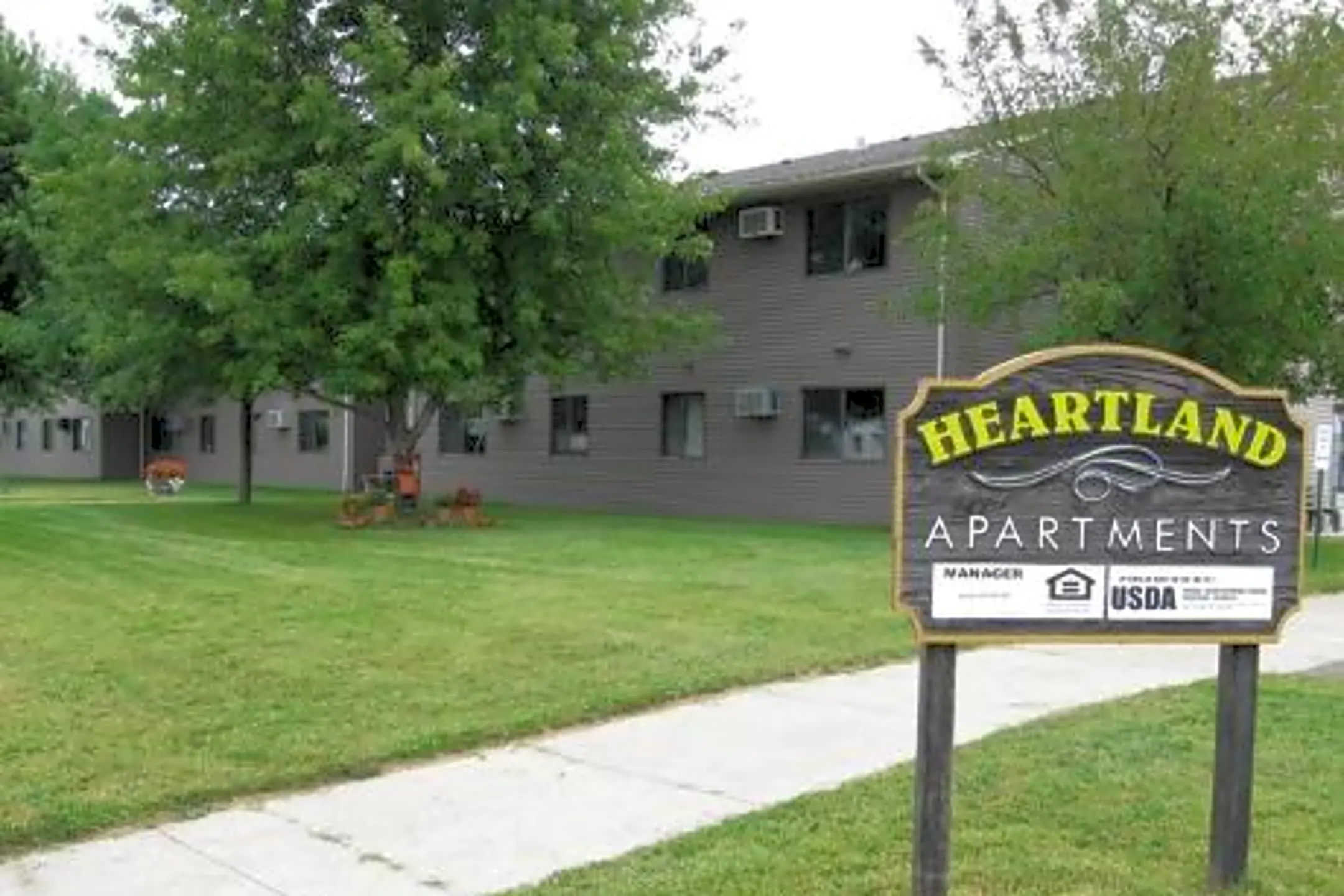 Heartland Apartments 18 E 8th Ave Redfield, SD Apartments for Rent