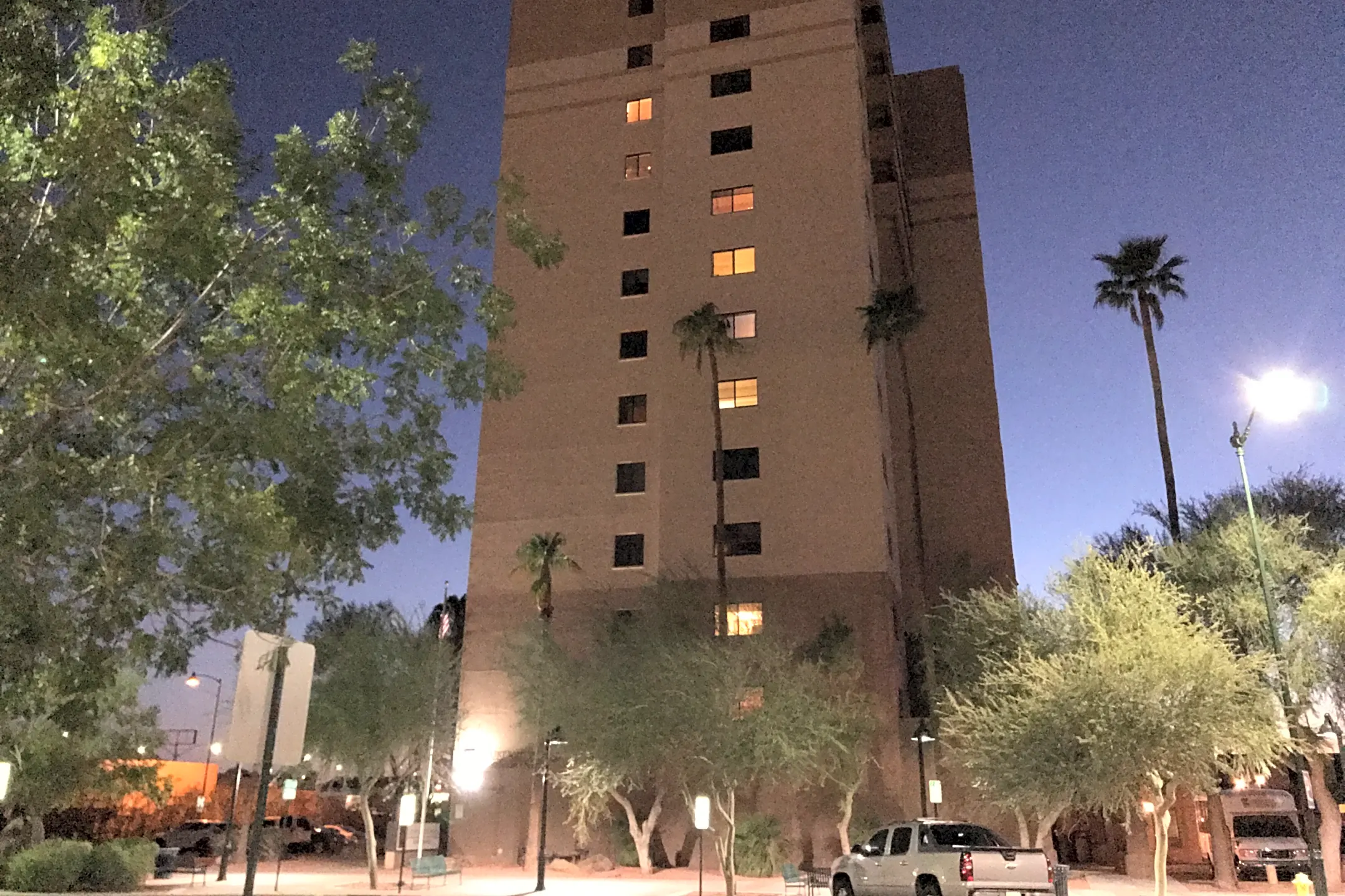 Courtyard Towers - 22 N Robson | Mesa, AZ Apartments for Rent | Rent. 