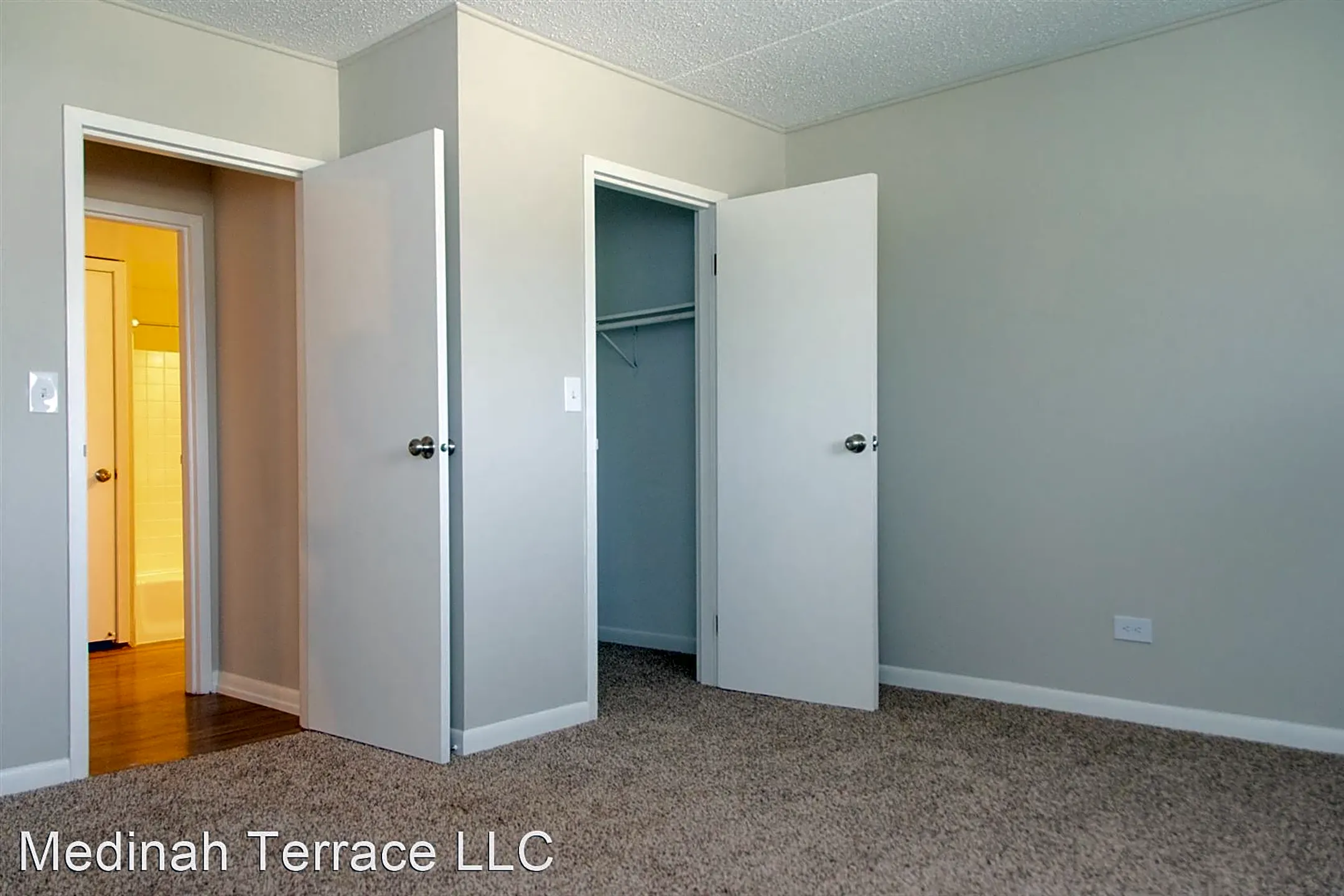 Medinah Terrace 1547 West Irving Park Road Itasca, IL Apartments