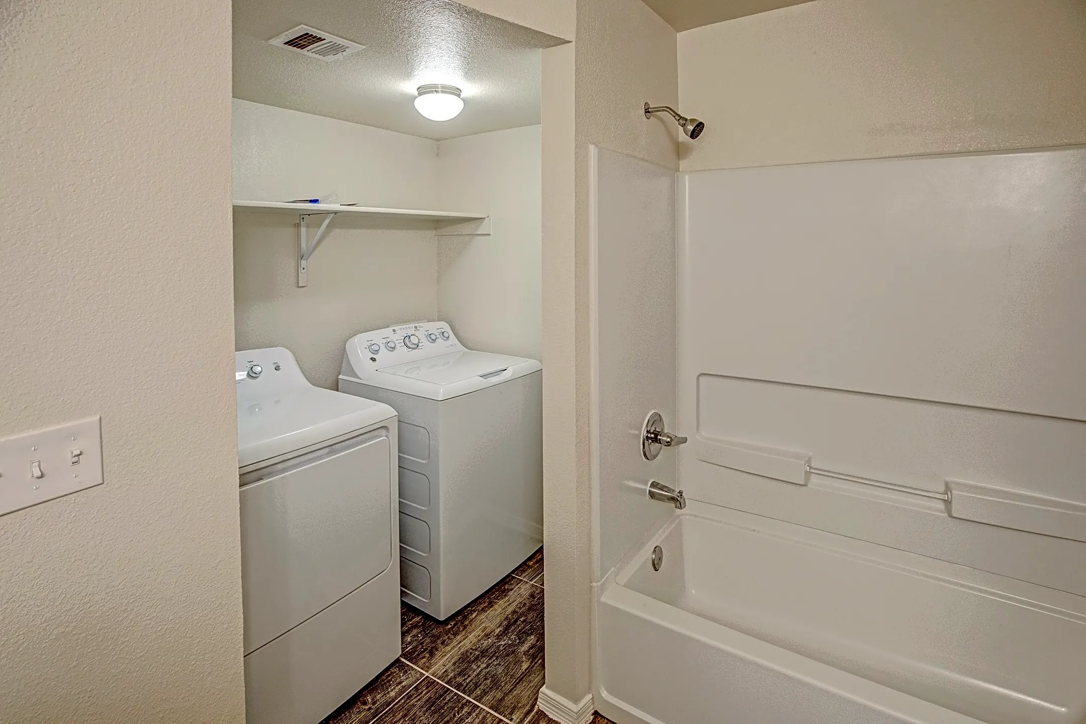 Bathroom - Homestead Palms II - El Paso, TX