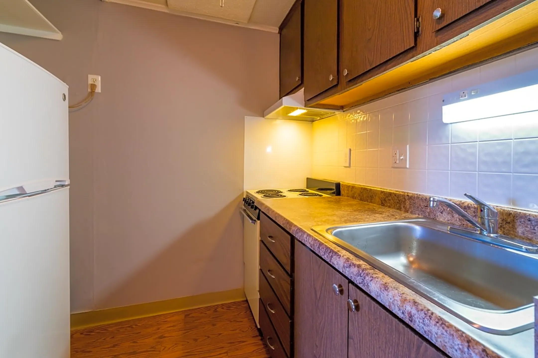 Kitchen - Maple Ridge Apartments - Columbus, OH