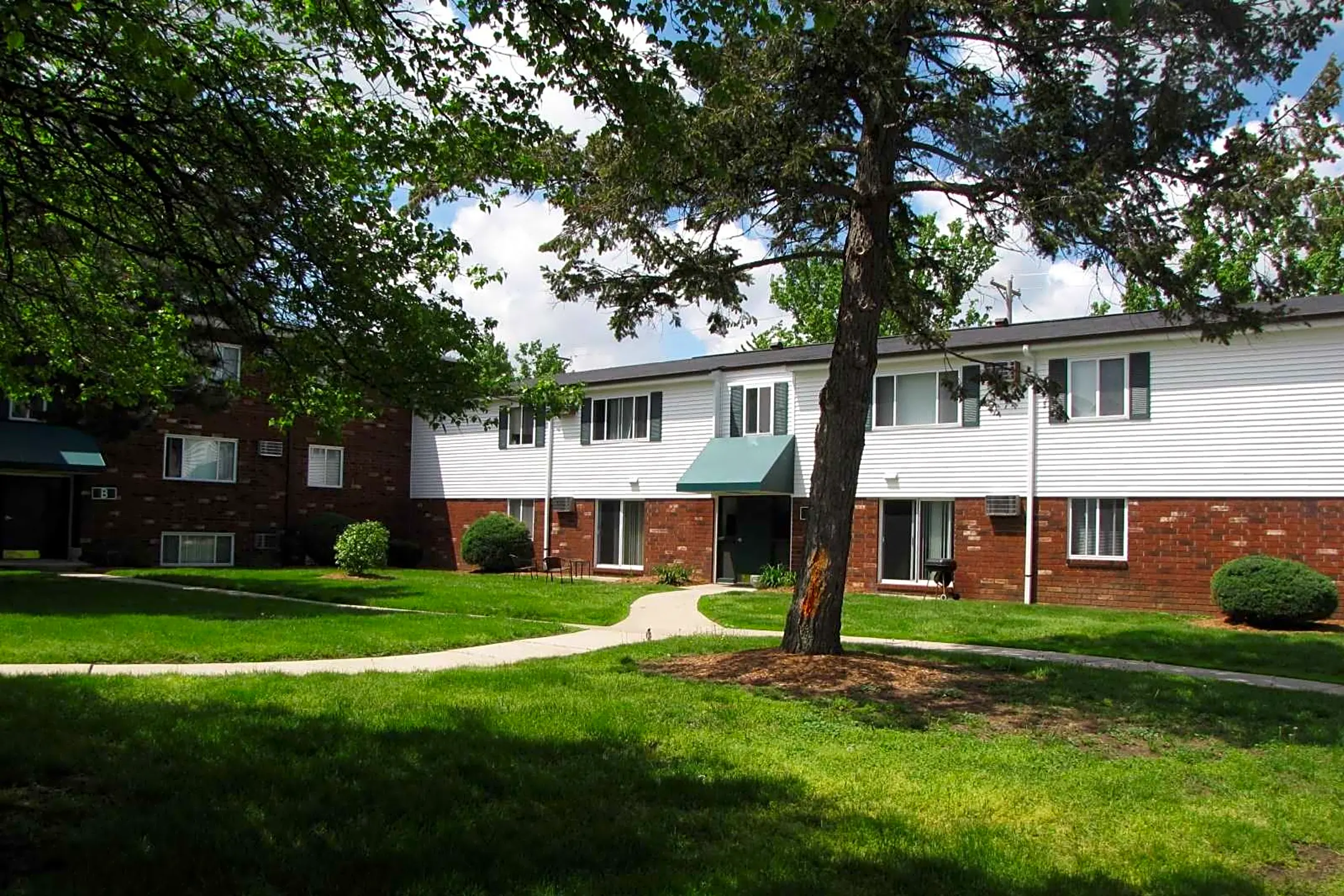 Bowling Green Village Apartments - Bowling Green, OH 43402