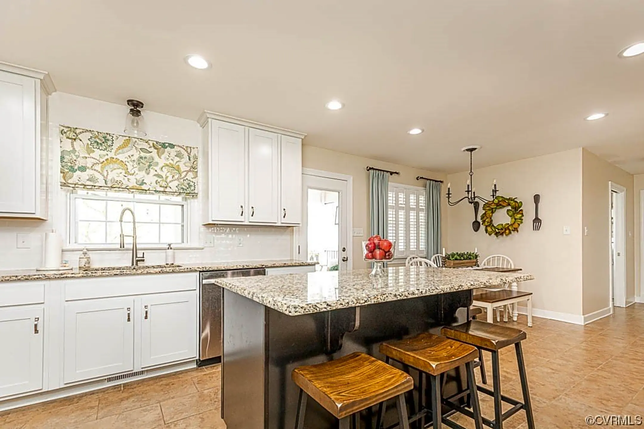 Dining Room - 9133 Robin Ridge Dr - Mechanicsville, VA