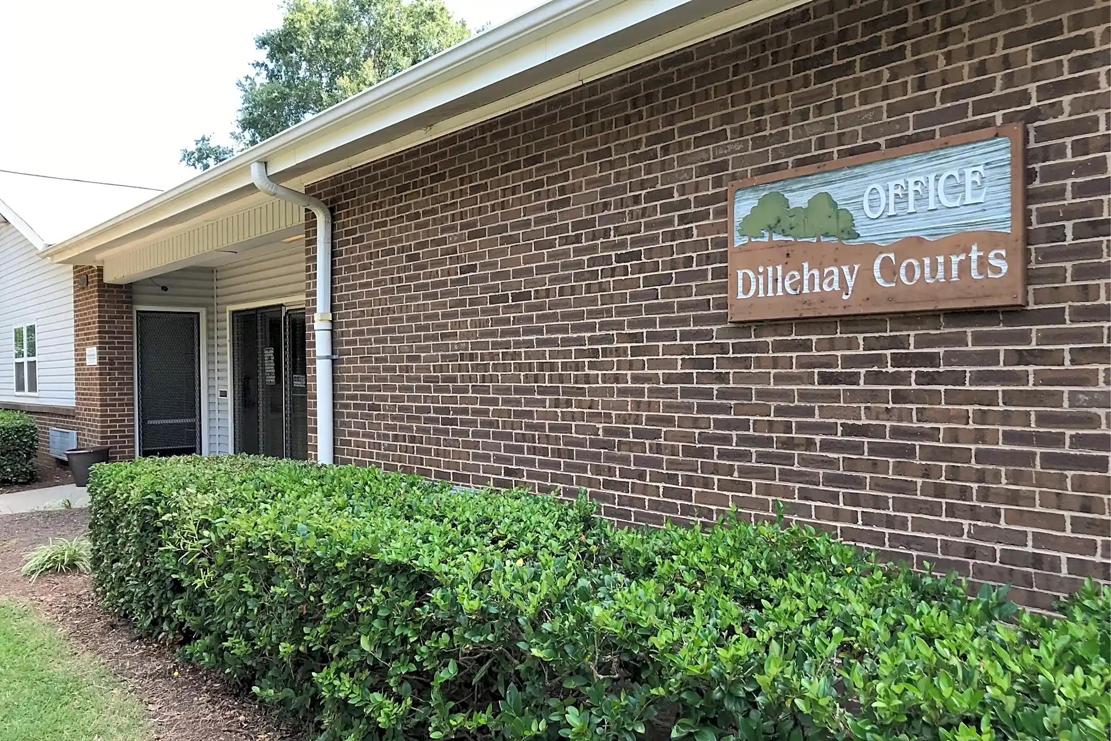 Dillehay Courts 2600 N Pine St Charlotte NC Apartments for Rent