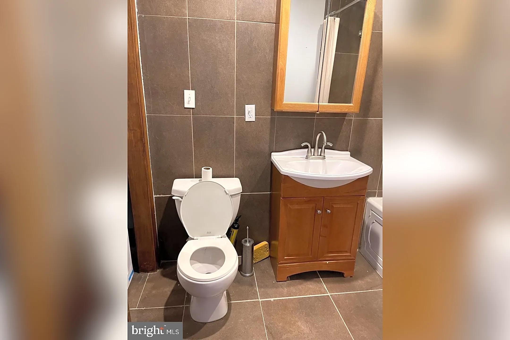 Bathroom - 740 S Darien St - Philadelphia, PA