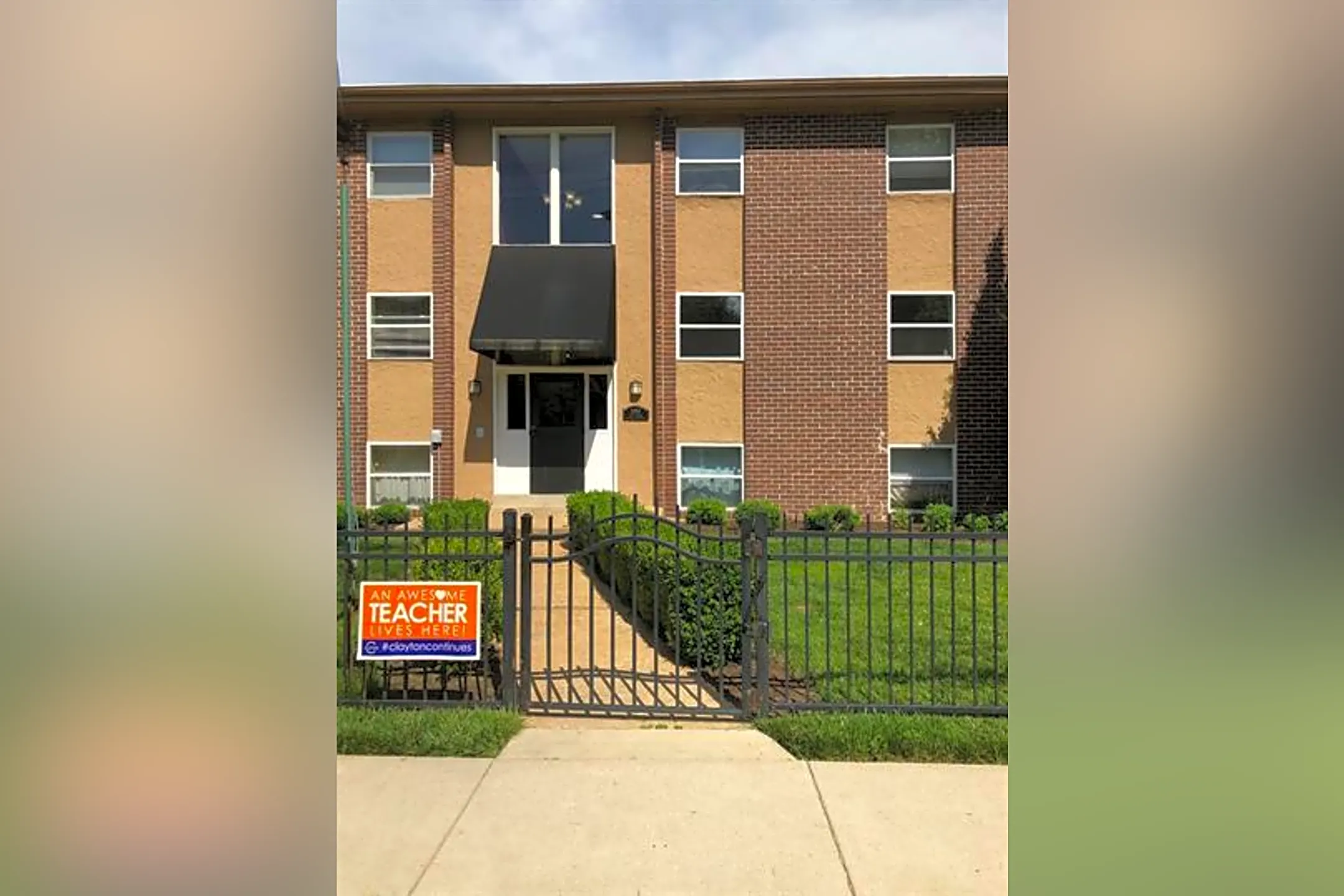 2050 Yale Ave Houses Maplewood, MO 63143