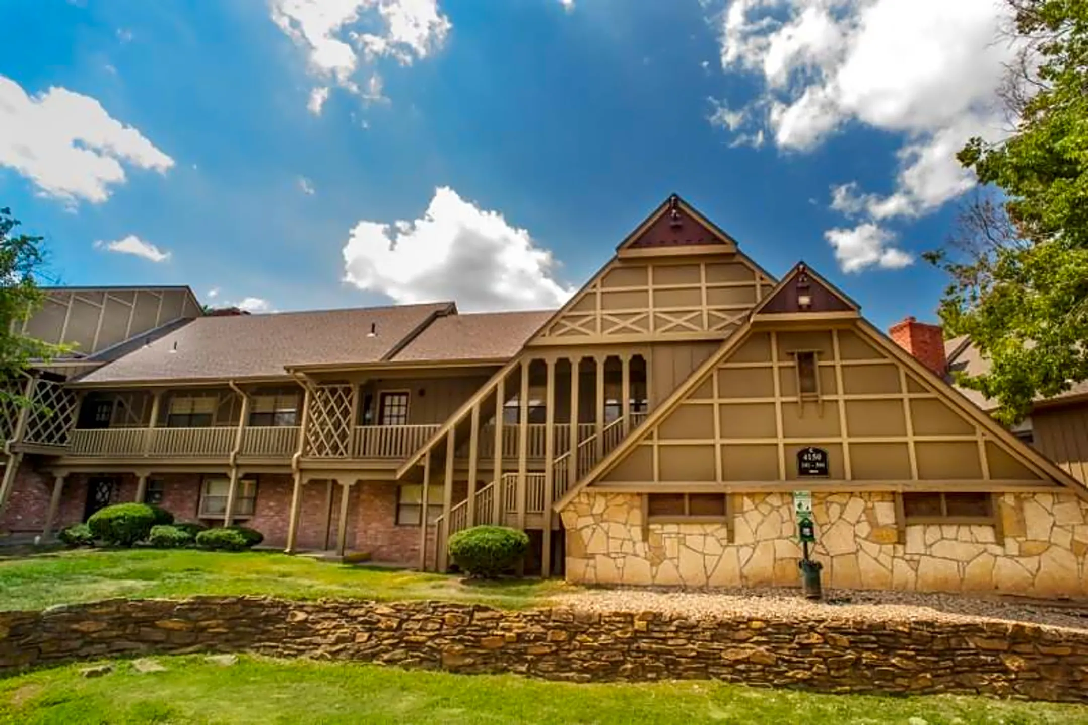 Chalet Apartments Topeka