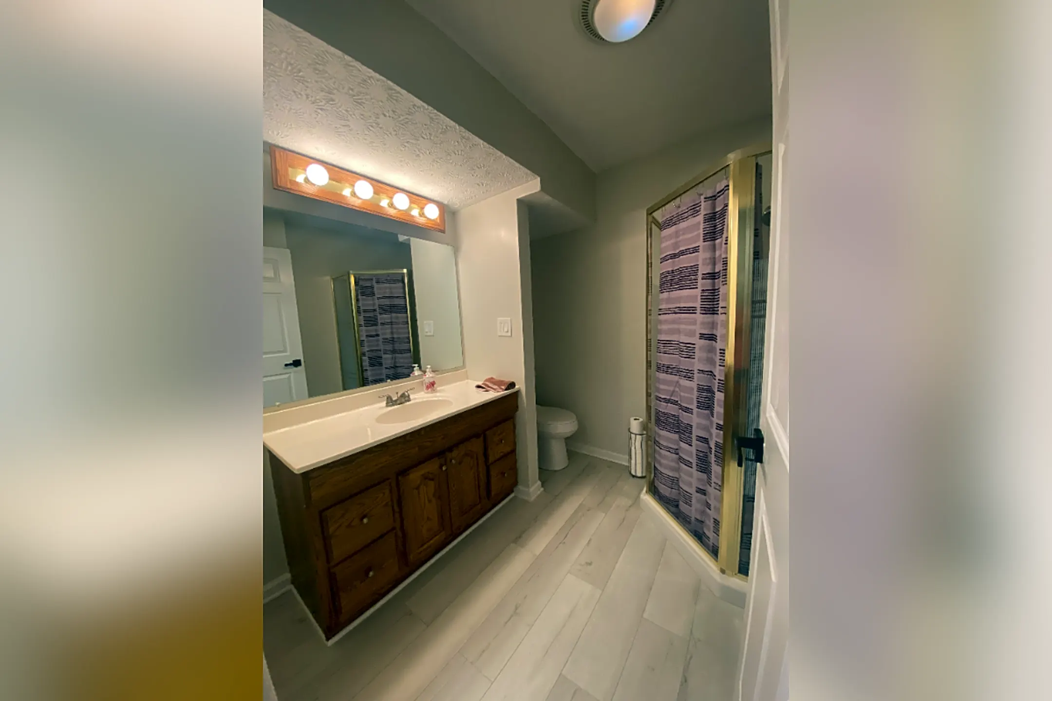 Bathroom - 1962 West Alex Bell Road - Dayton, OH