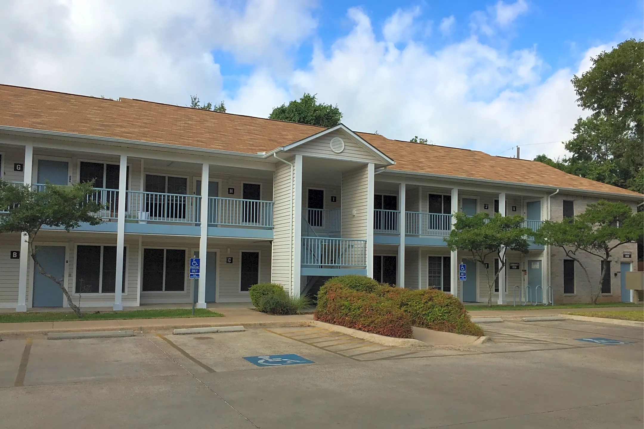 Three bedroom apartments in manchaca tx