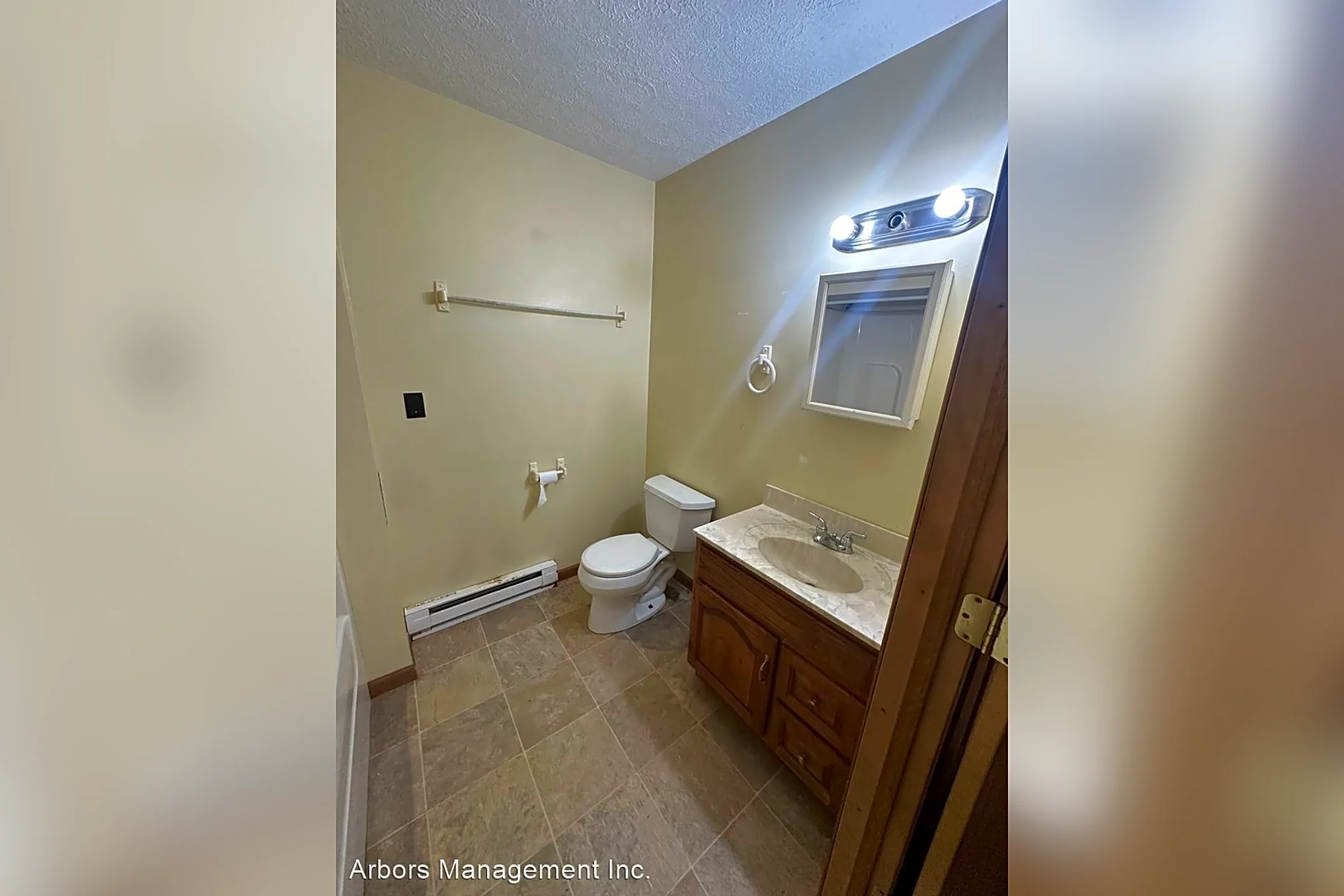 Bathroom - 1154 Walnut St - Stoneboro, PA