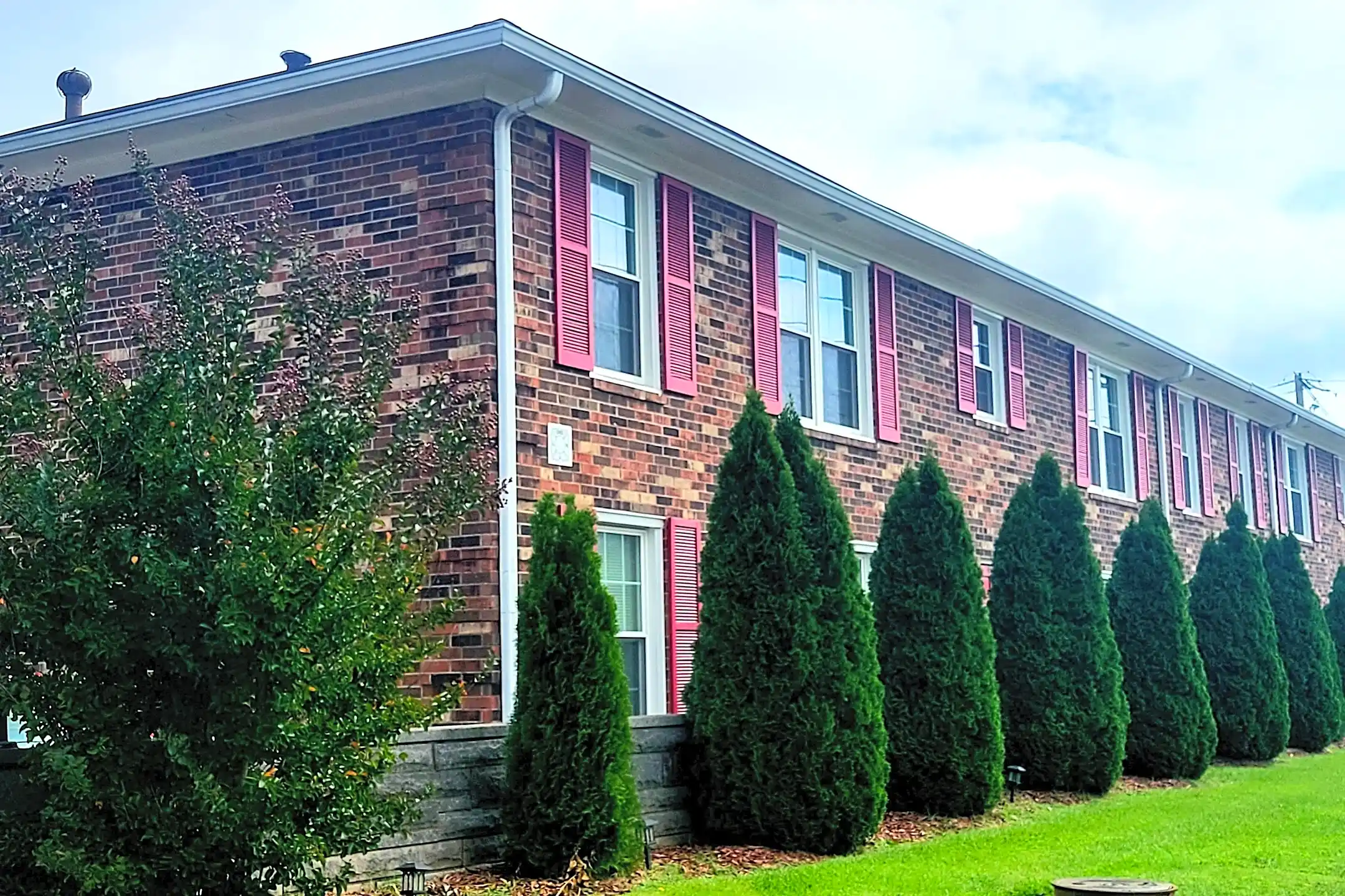 Skyview Commons 9907 Grassland Drive Jeffersontown, KY Apartments