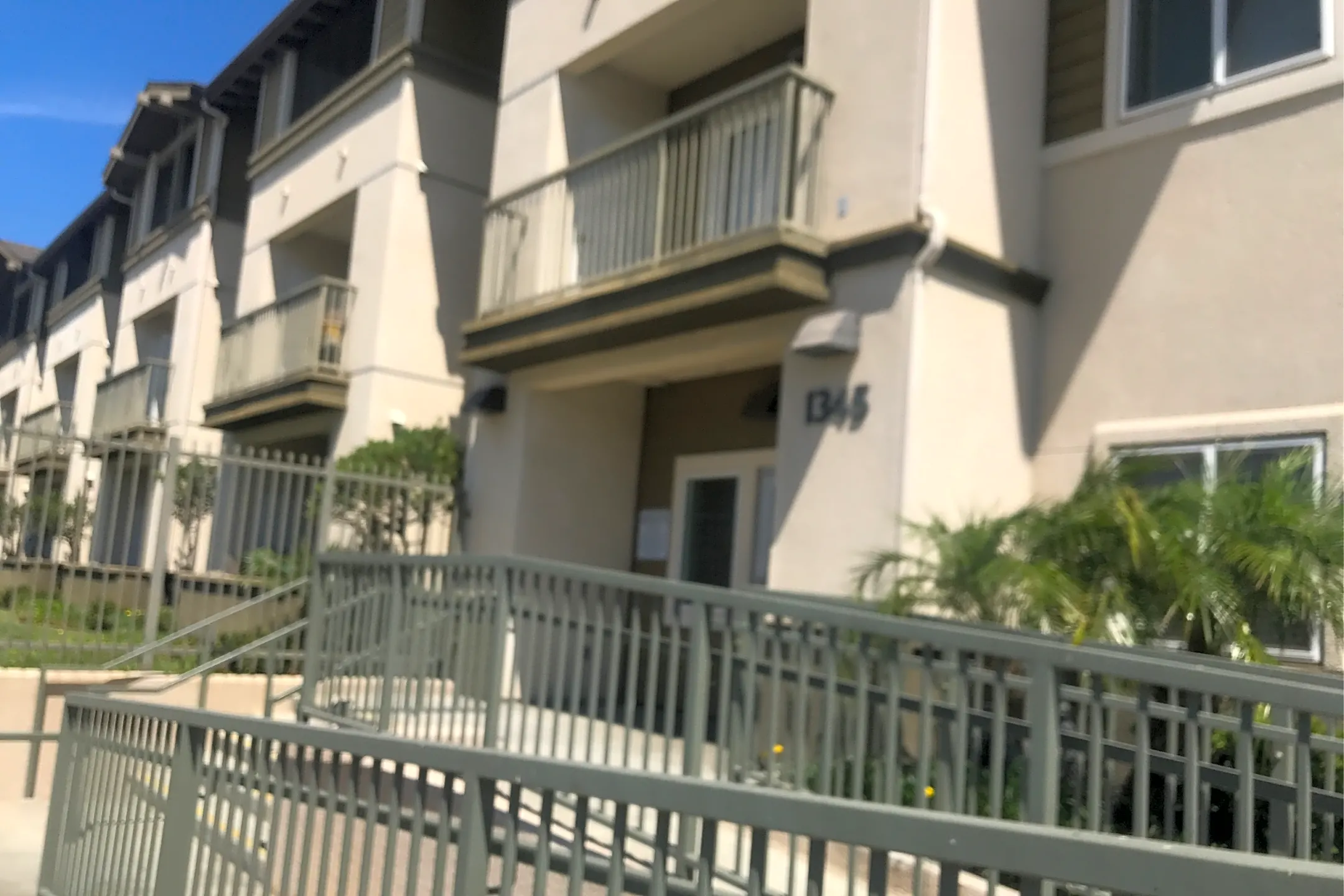 Encanto Court Apartments - Los Angeles, CA 90044