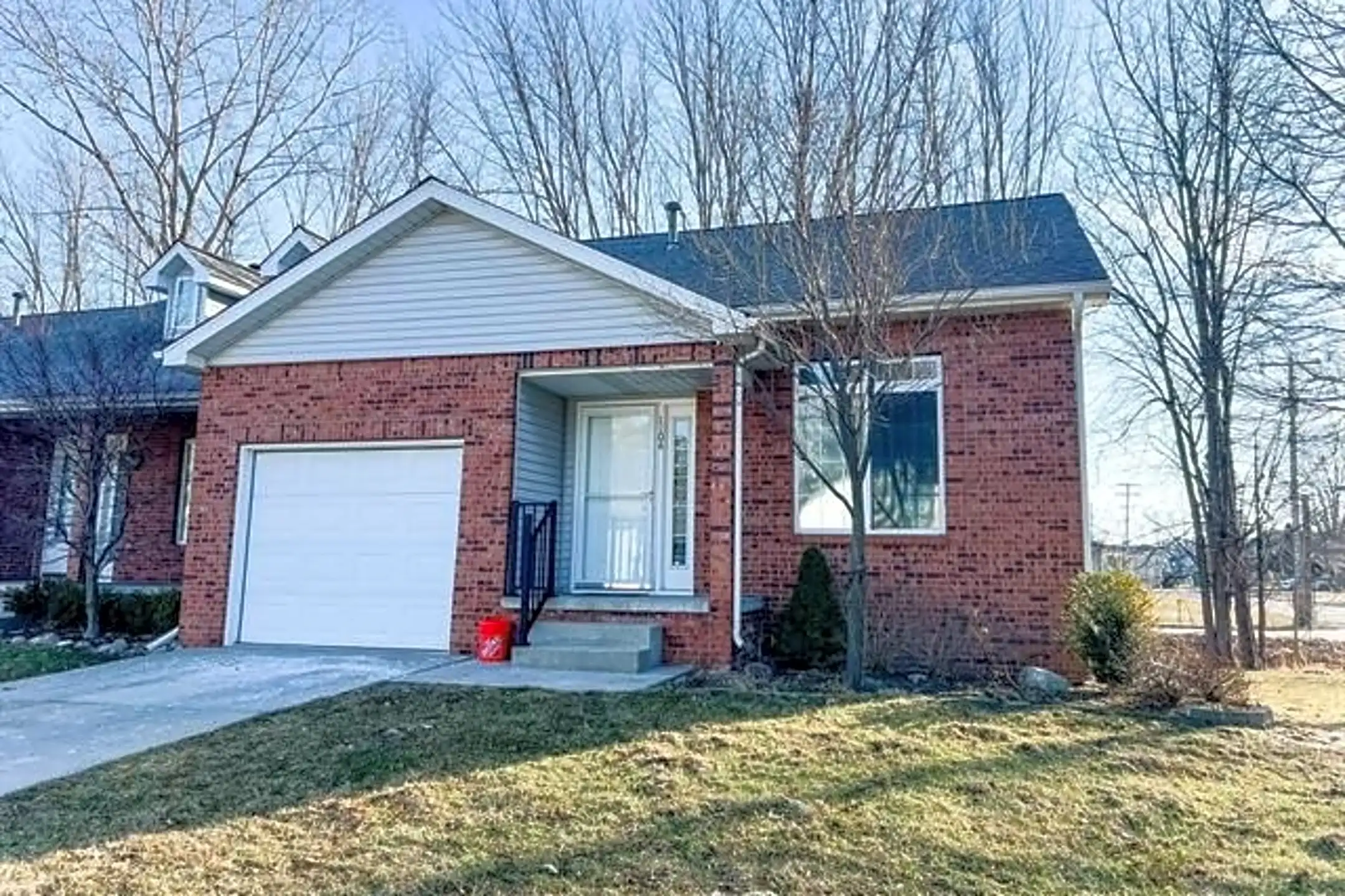 1104 E Oak Dr Fenton, MI Condos for Rent Rent.
