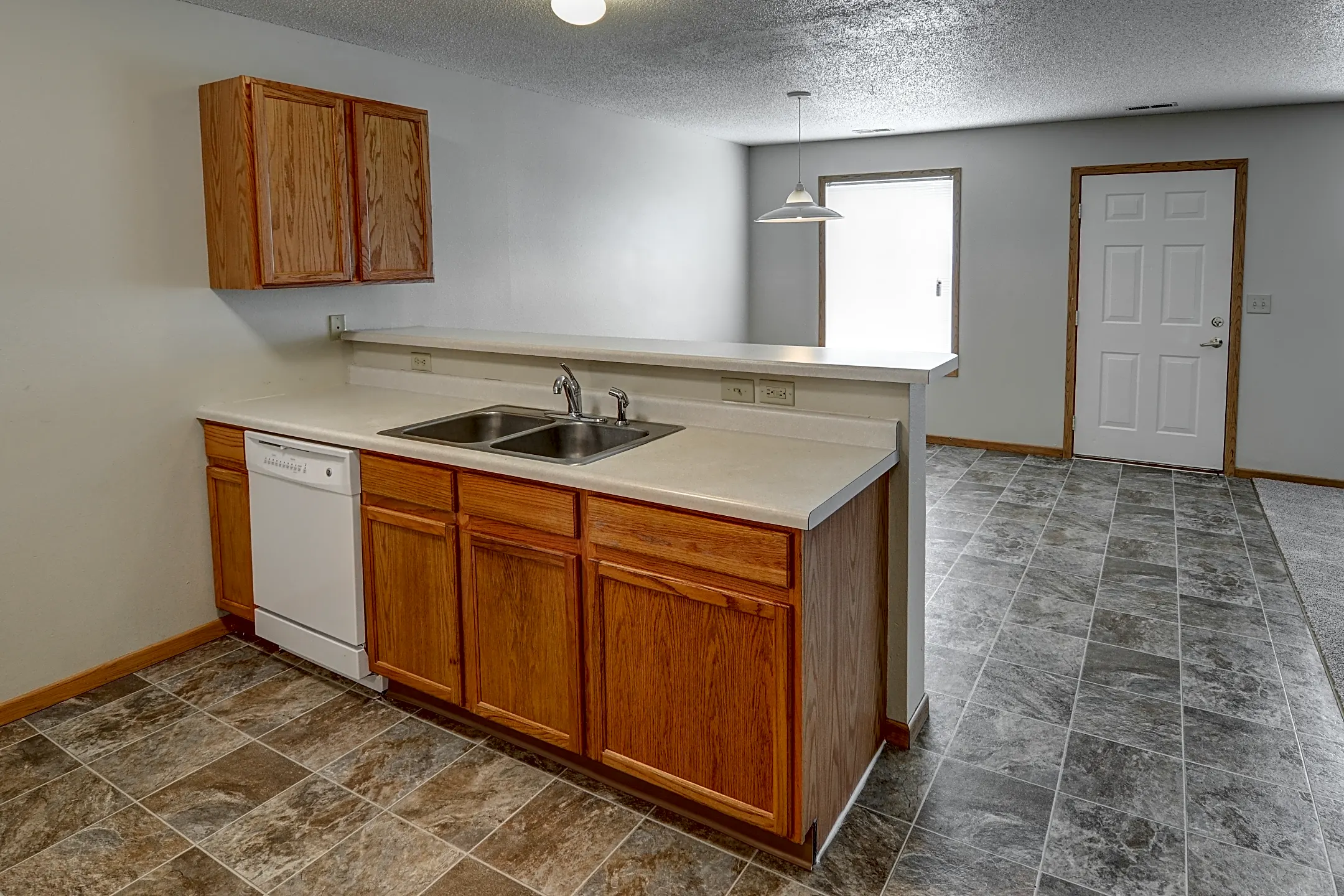 shakopee-boulder-ridge-townhomes-i-ii-1100-kennsington-dr-shakopee-mn-apartments-for-rent