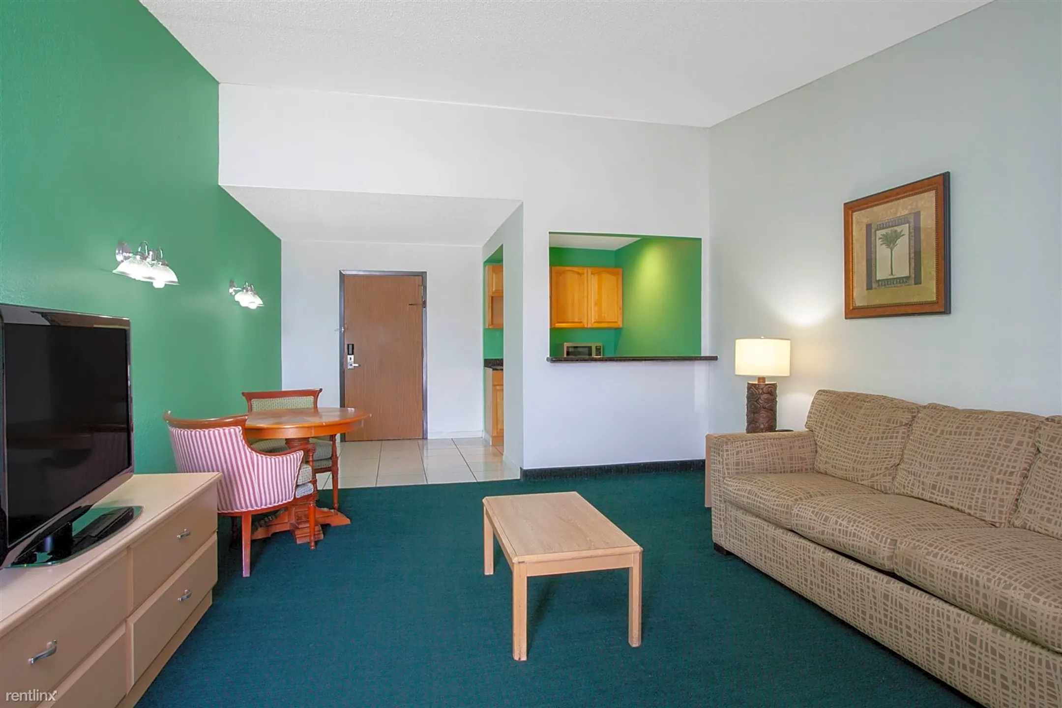 Living Room - Stayable Suites Kissimmee - Kissimmee, FL