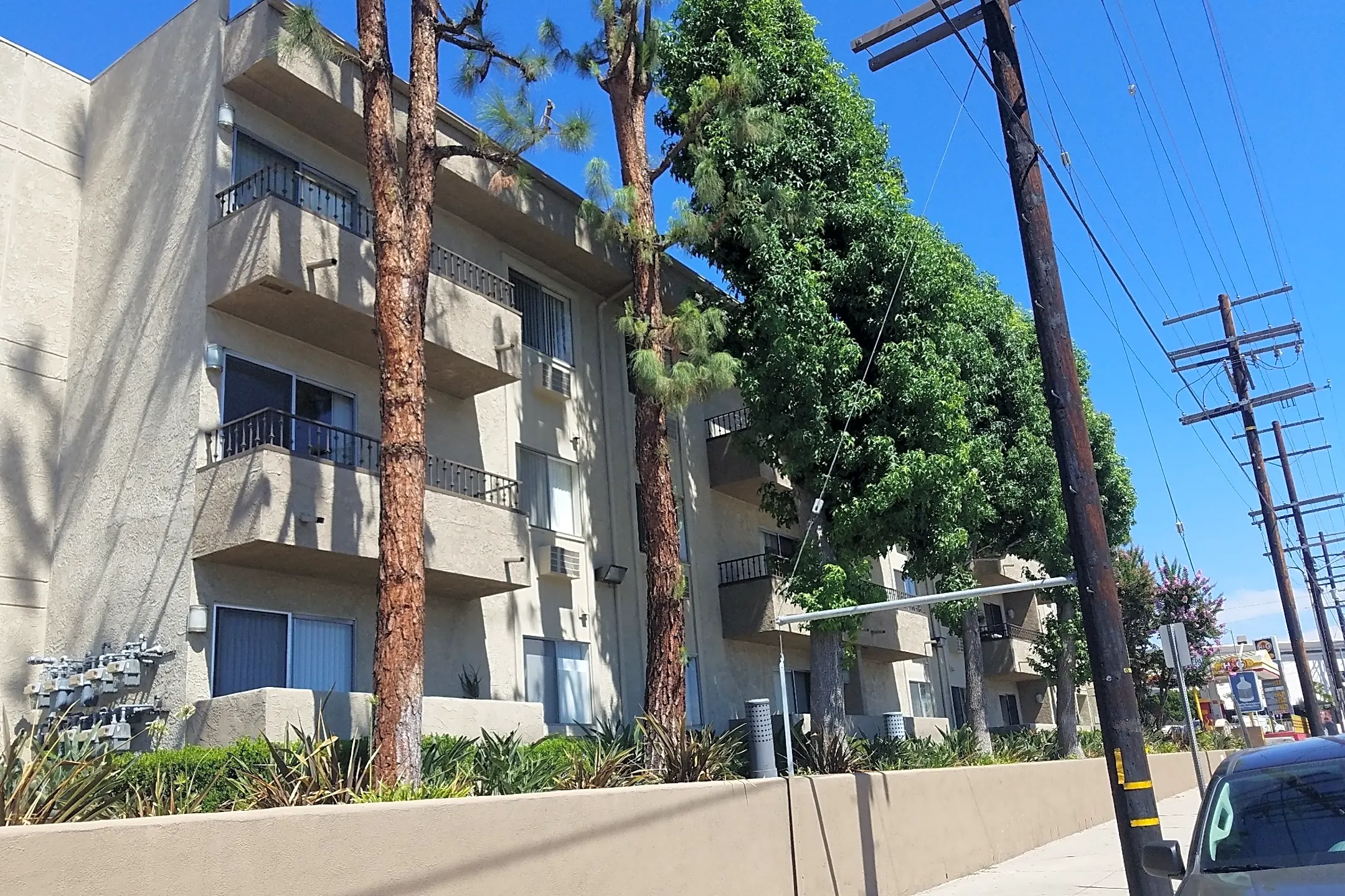 Tujunga Gardens 6643 Foothill Blvd Tujunga, CA Apartments for Rent