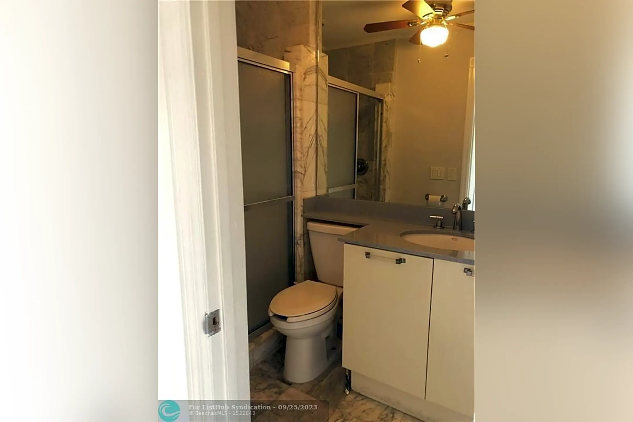 Bathroom - 1818 E Oakland Park Blvd #86 - Fort Lauderdale, FL