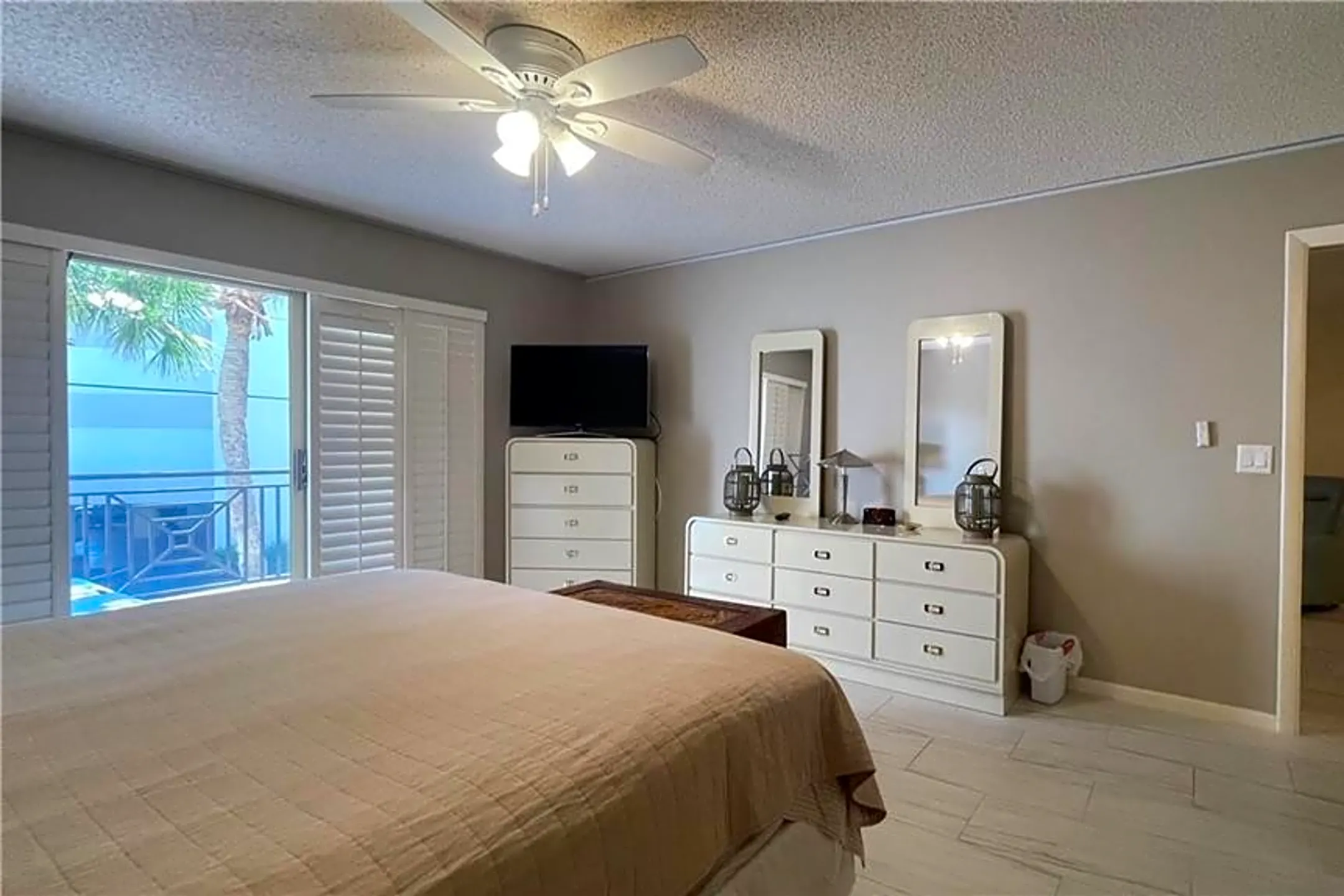 Bedroom - 3939 Ocean Dr #208C - Vero Beach, FL