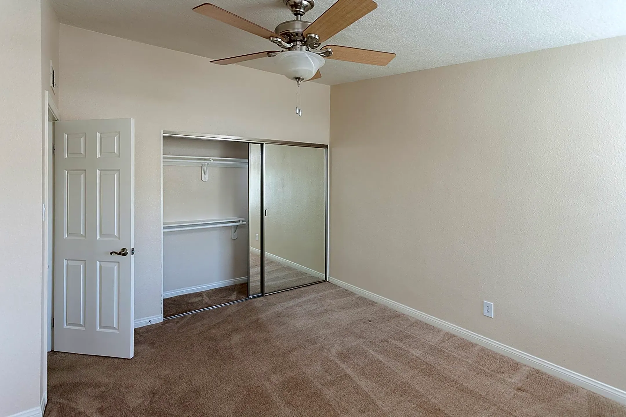 Park del Amo - 4905 Castana Ave | Lakewood, CA Apartments for Rent | Rent.