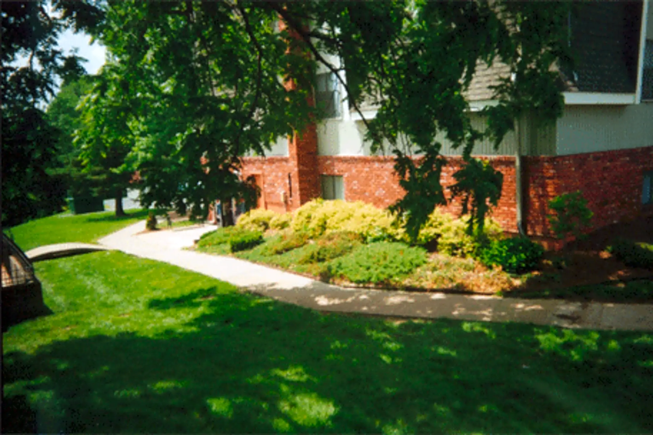 Stoneybrook North Apts 2407 NE 43rd St Kansas City, MO Apartments