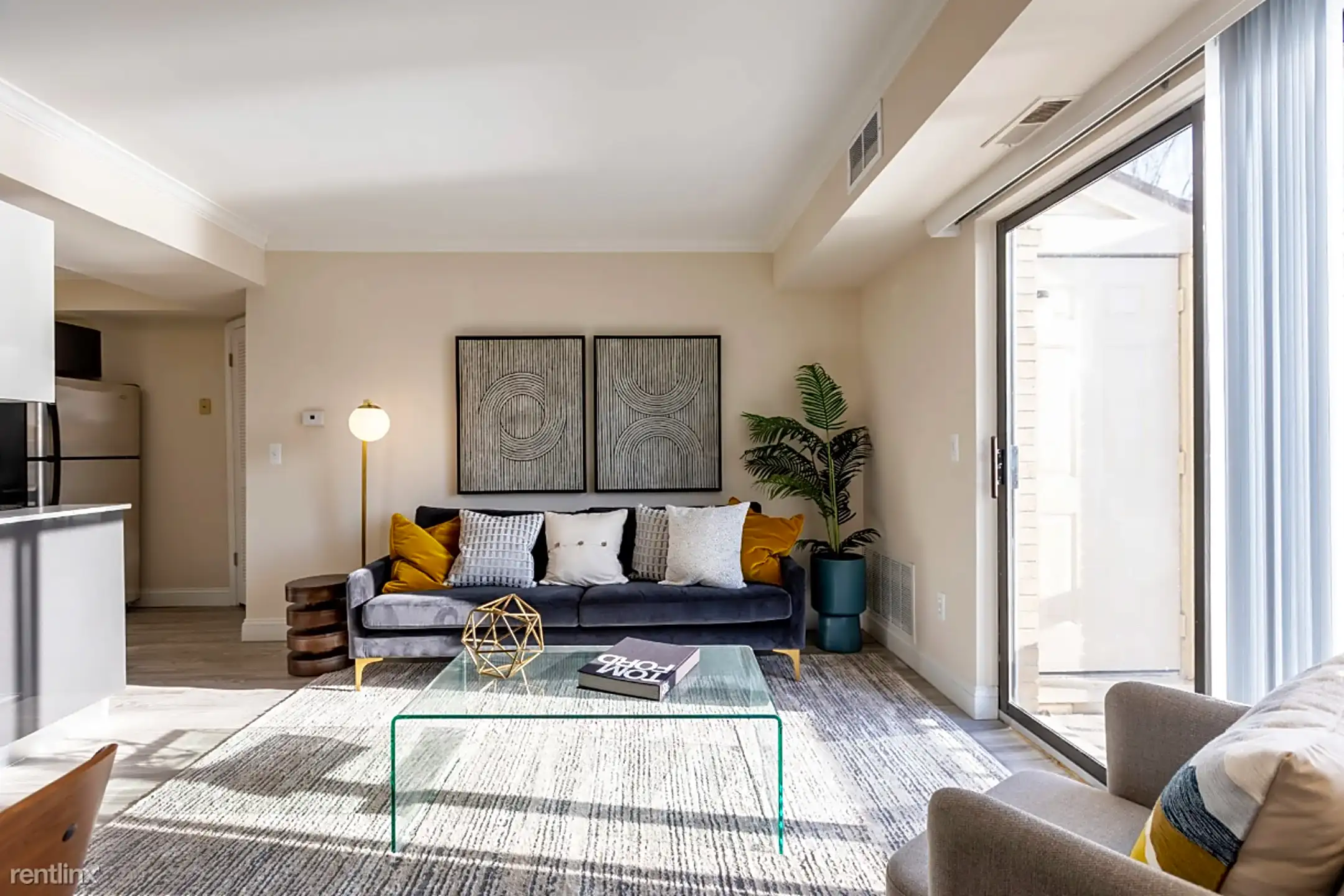 Living Room - 43200 Lochrisen Way - Novi, MI