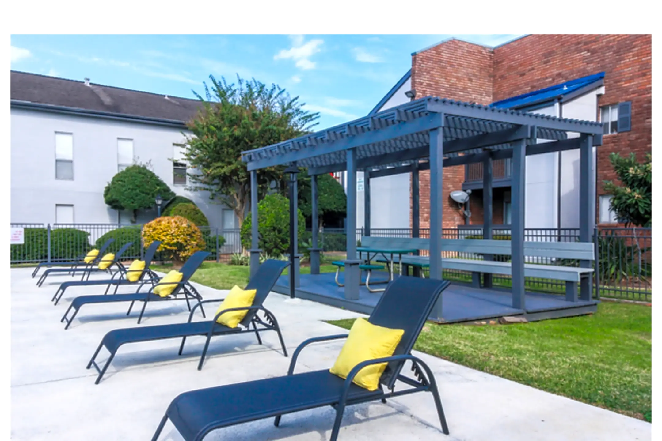 Crossview Court 2929 Crossview Dr Houston, TX Apartments for Rent