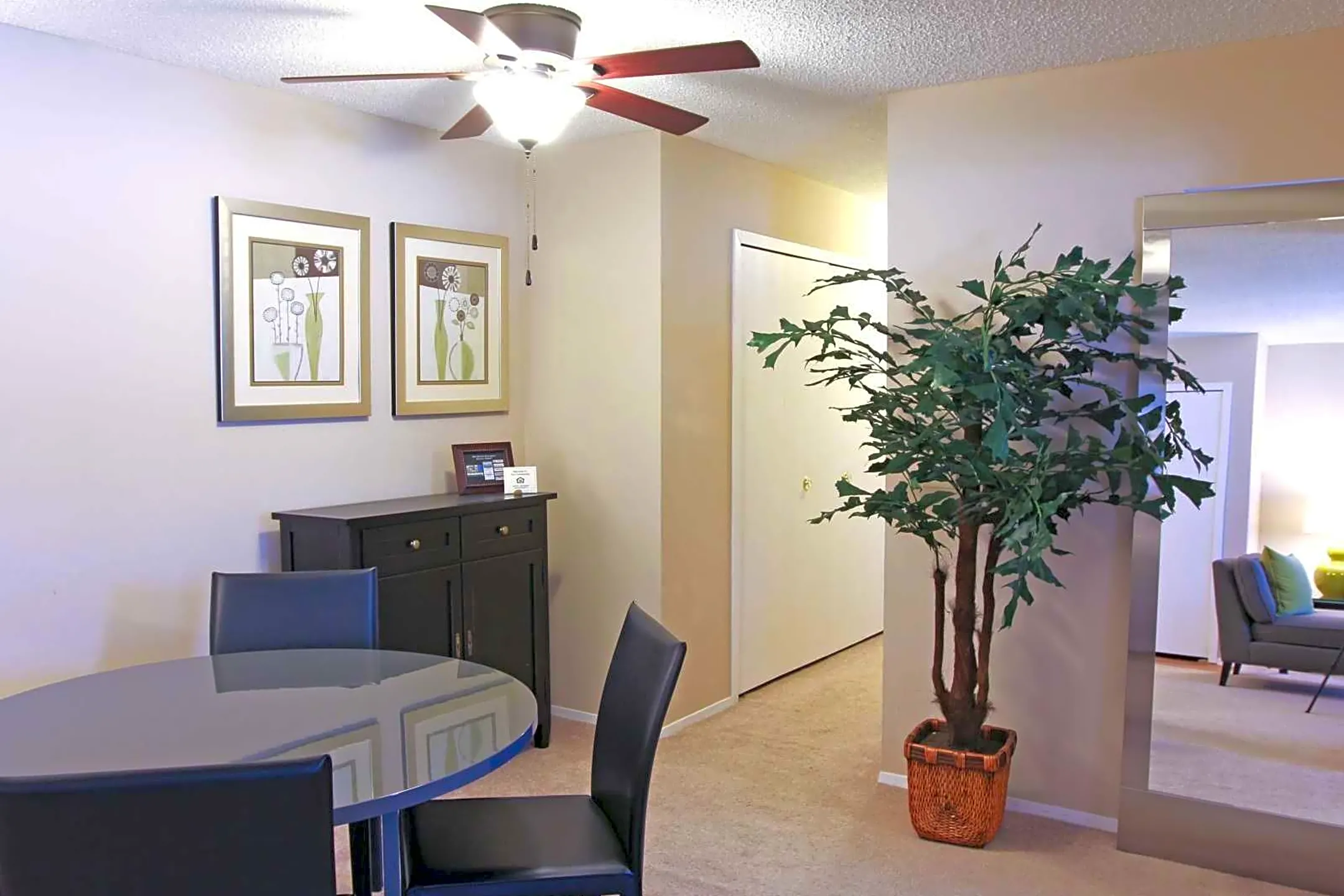 Ravenna Woods Apartments - Twinsburg, OH 44087