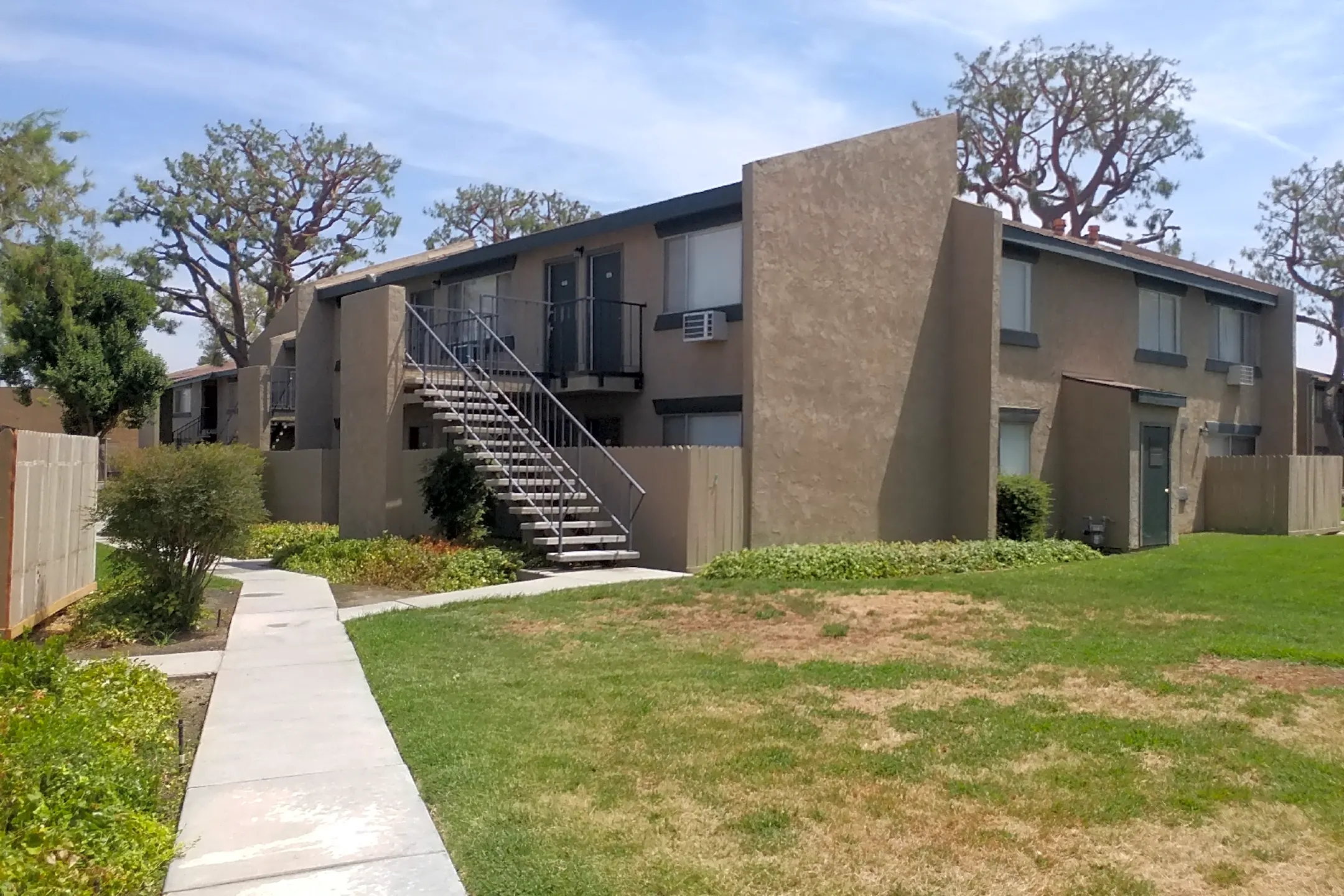 STOCKDALE PINES APTS Apartments Bakersfield, CA 93309