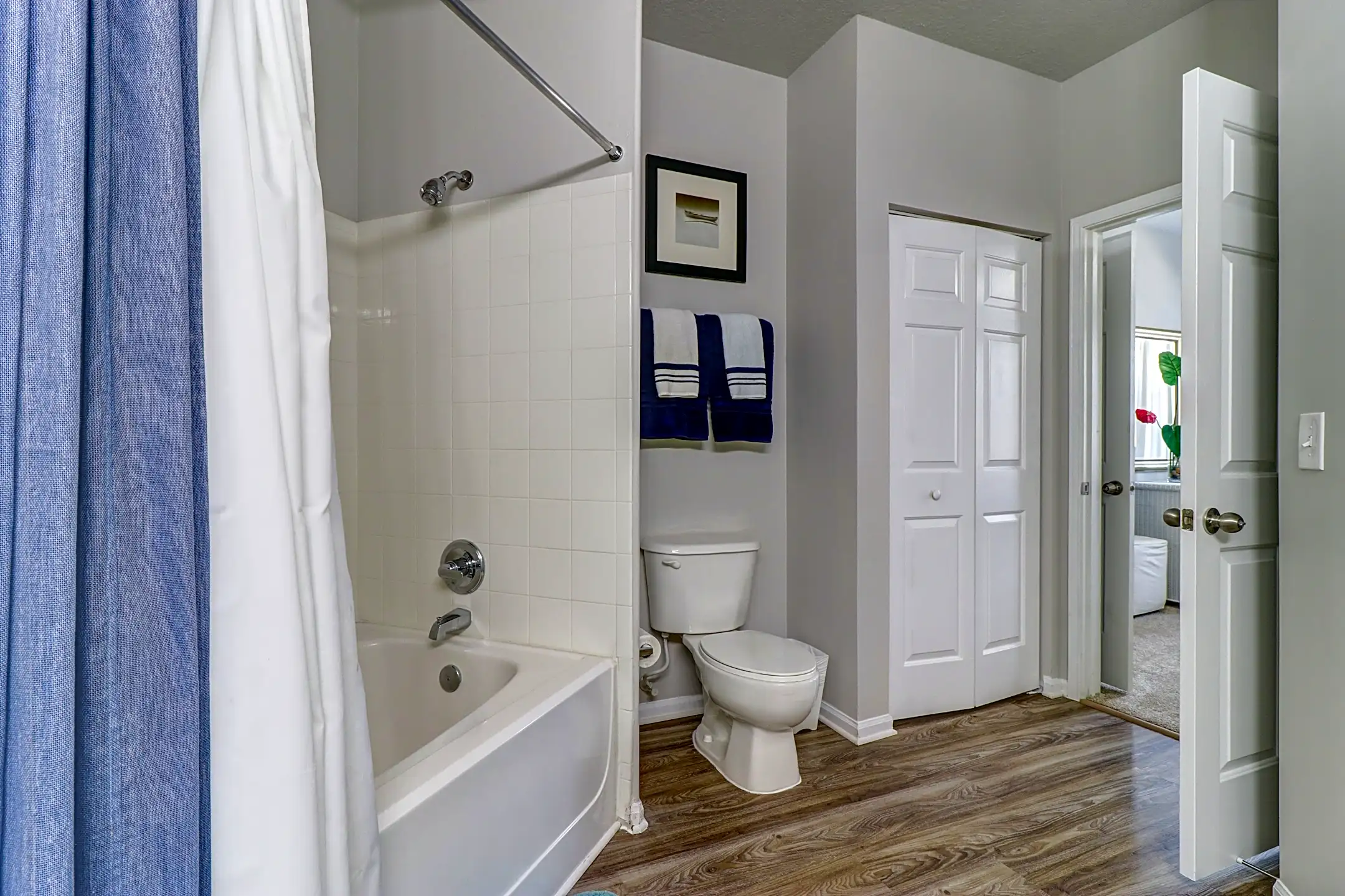 Colonnade at Regency 989 Monument Rd Jacksonville, FL Apartments