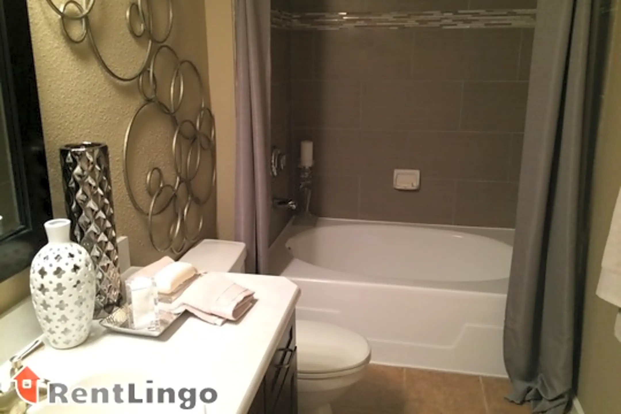 Bathroom - 1301 Queens Rd - Charlotte, NC