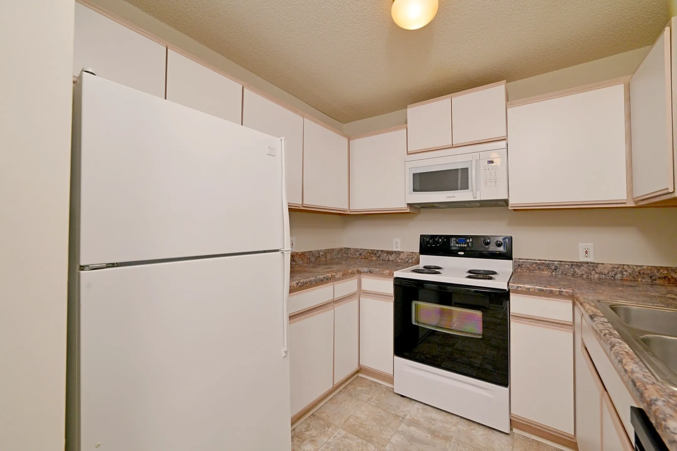 Kitchen - Meridian Park Apartments - Greenville, NC