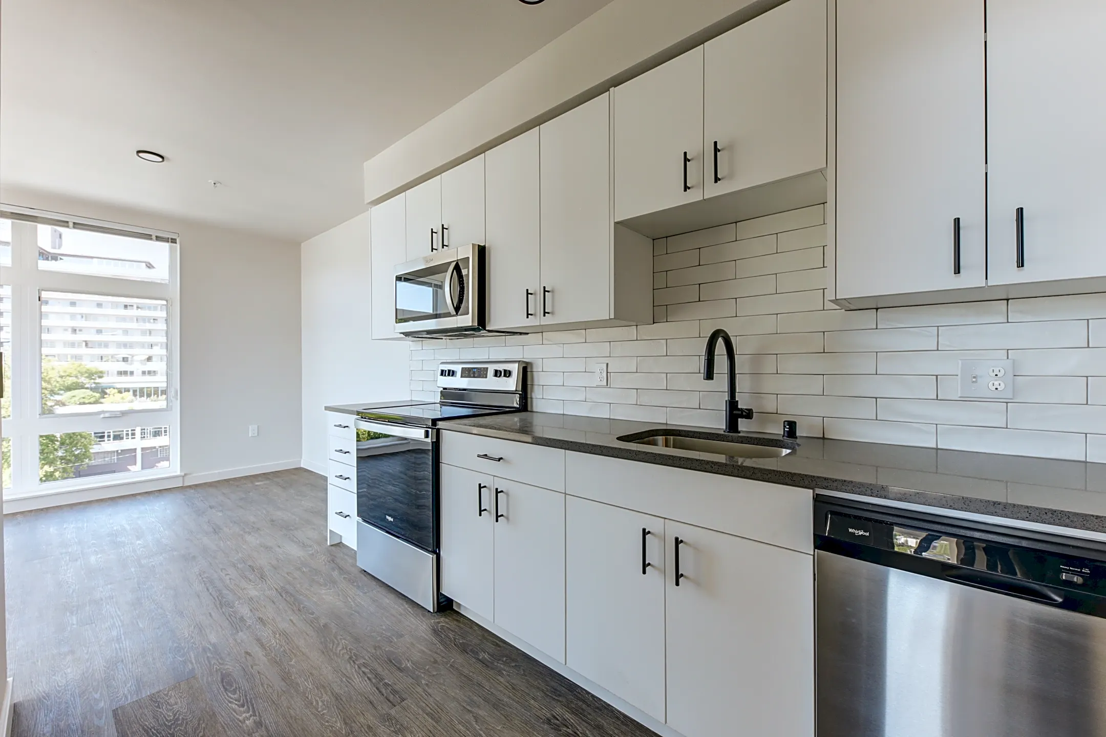 Kitchen - Roystone Apartments - Seattle, WA