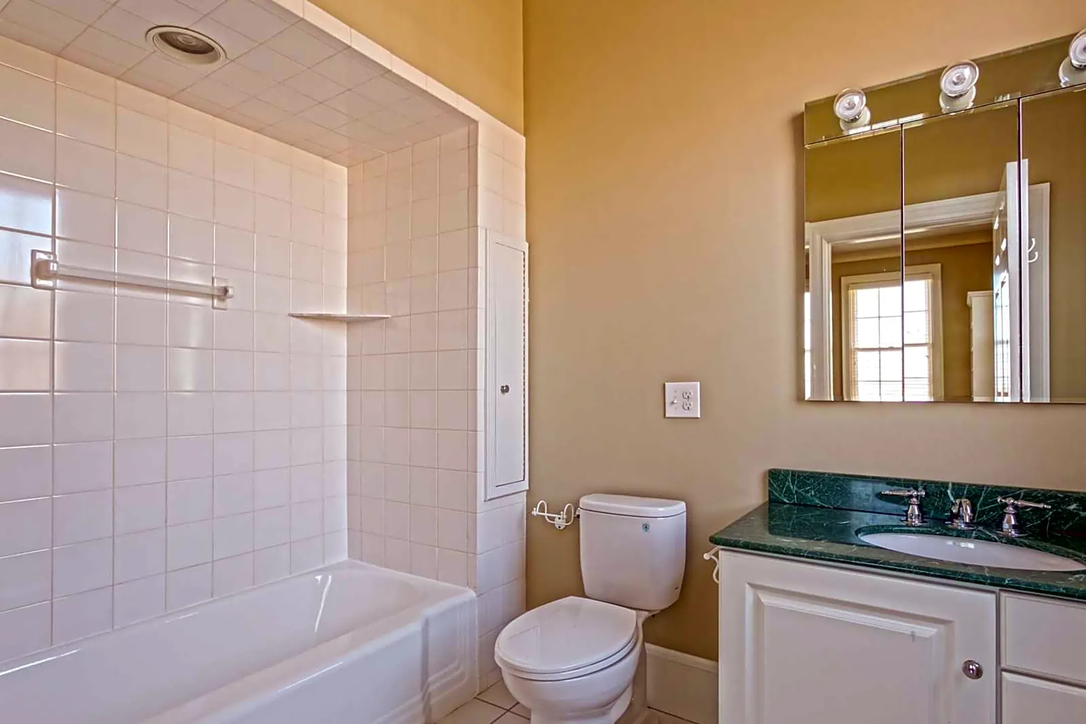 Bathroom - Halsey House - Providence, RI
