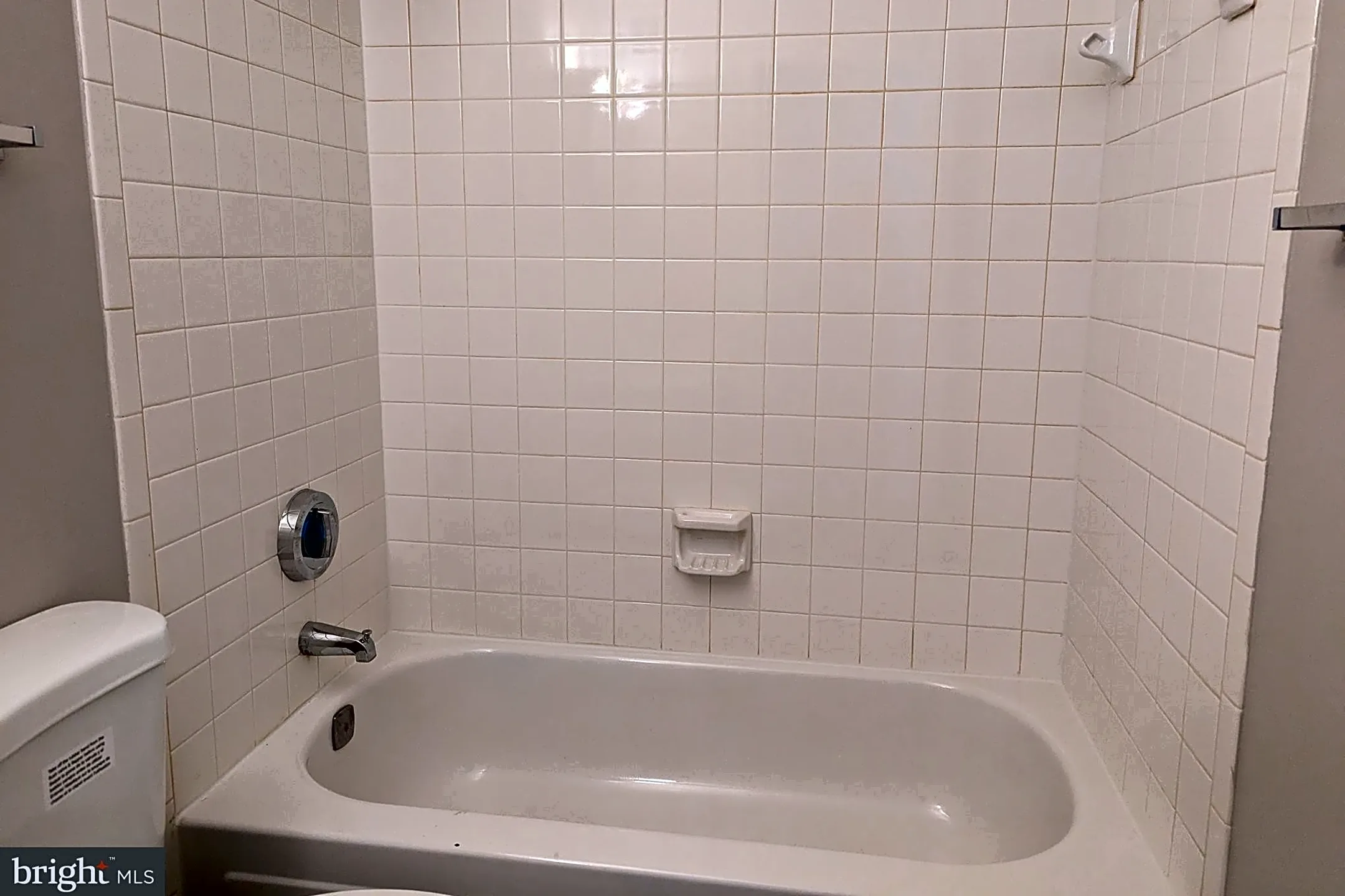 Bathroom - 1076 Spring Valley Ct - Fort Washington, MD