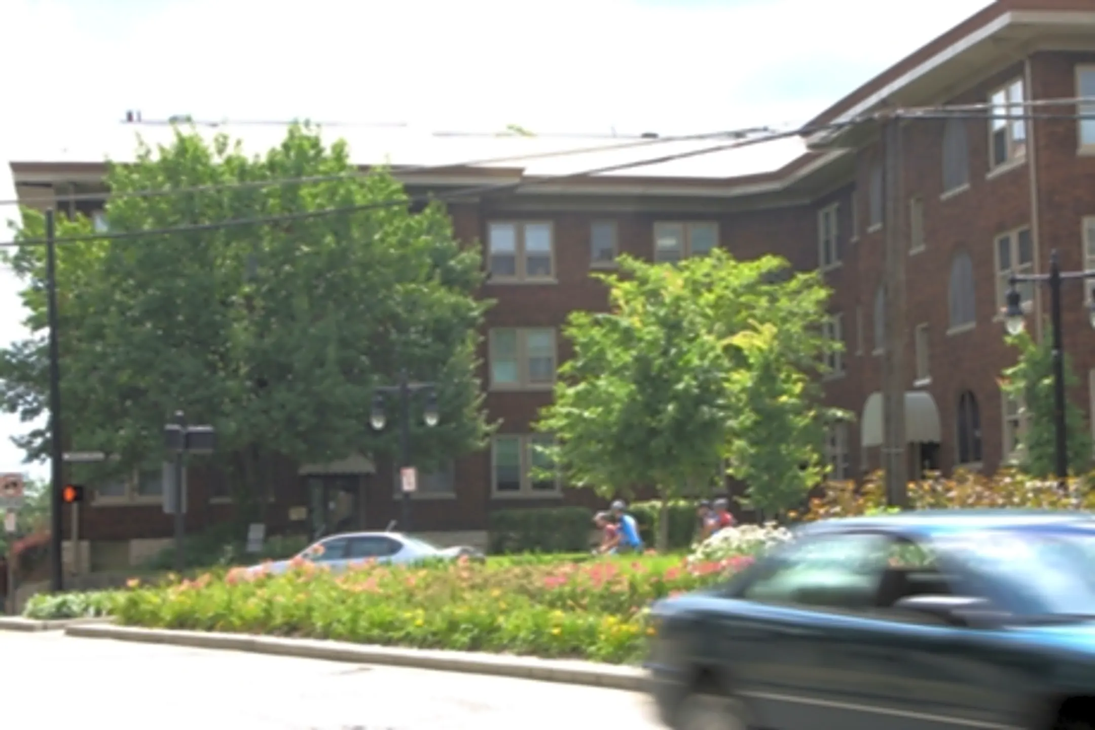 Woodburn Avenue Courtyard Apartments 2562 Woodburn Ave Cincinnati